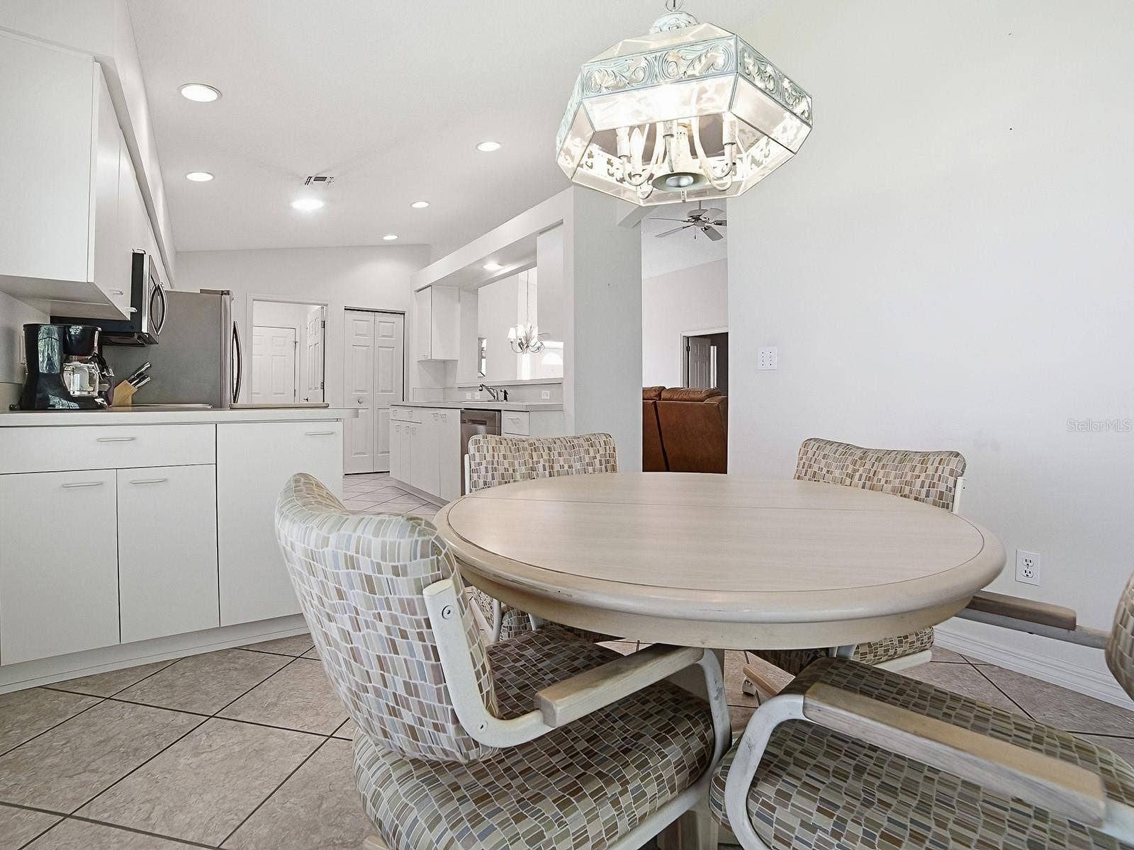 424 RANCHWOOD DRIVE, Leesburg, FL 34748 EAT IN AREA