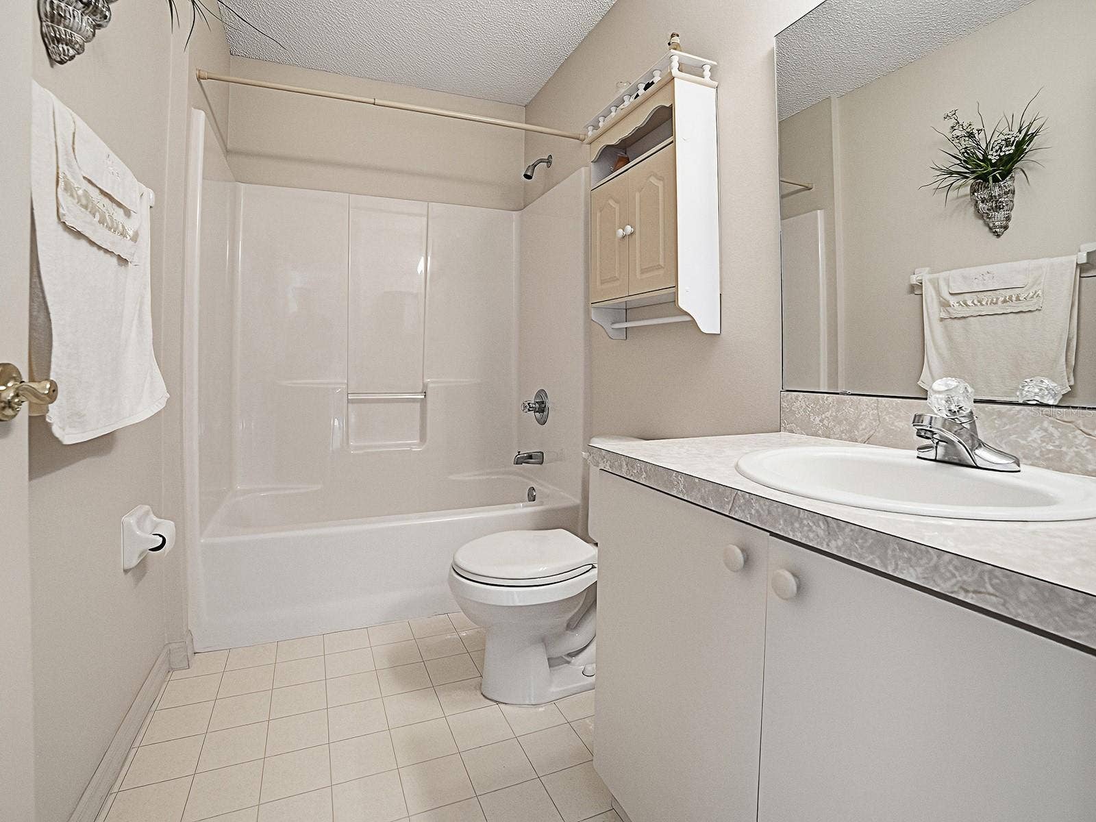 424 RANCHWOOD DRIVE, Leesburg, FL 34748 GUEST BATH