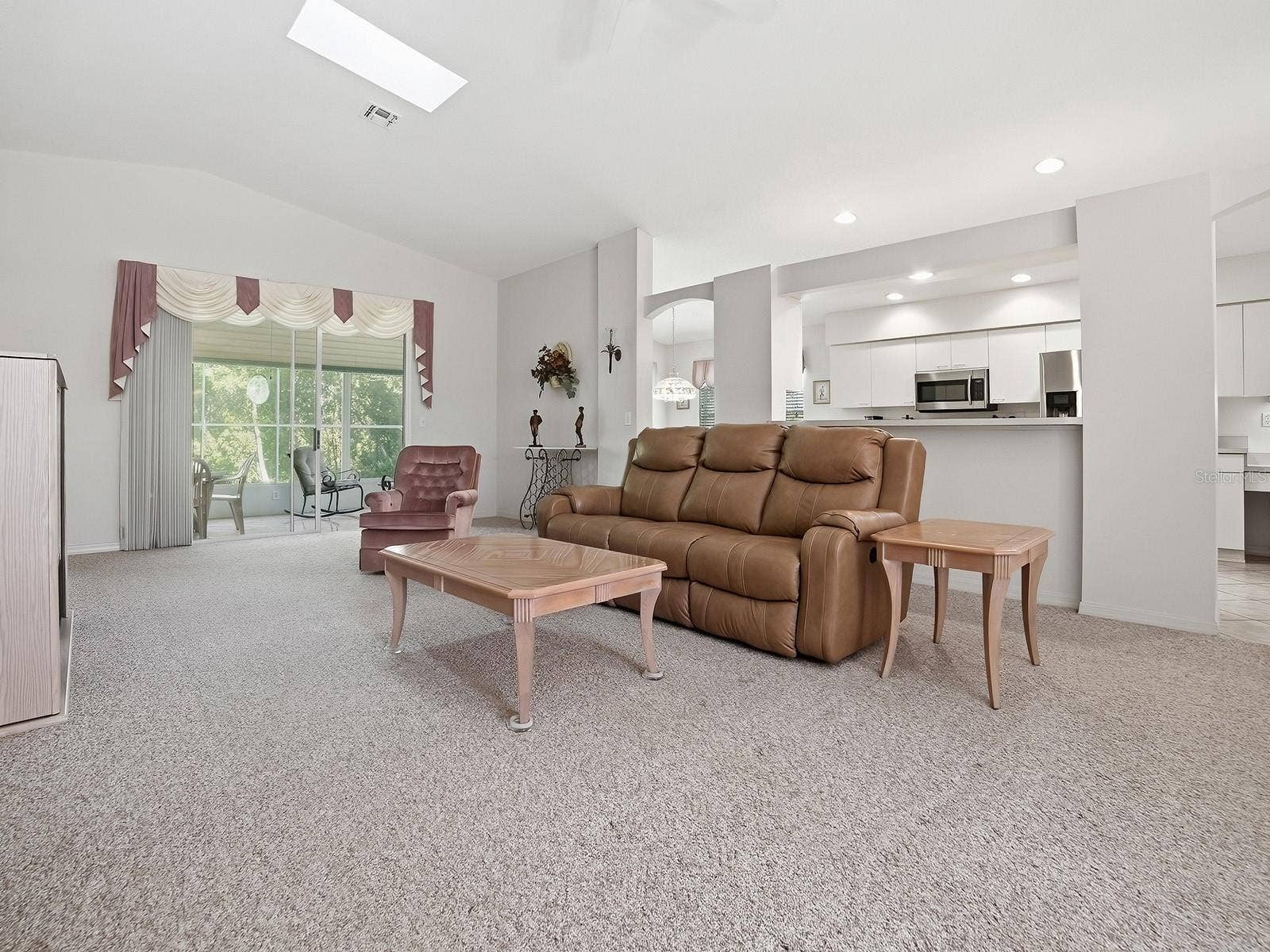 424 RANCHWOOD DRIVE, Leesburg, FL 34748 OPEN TO THE KITCHEN
