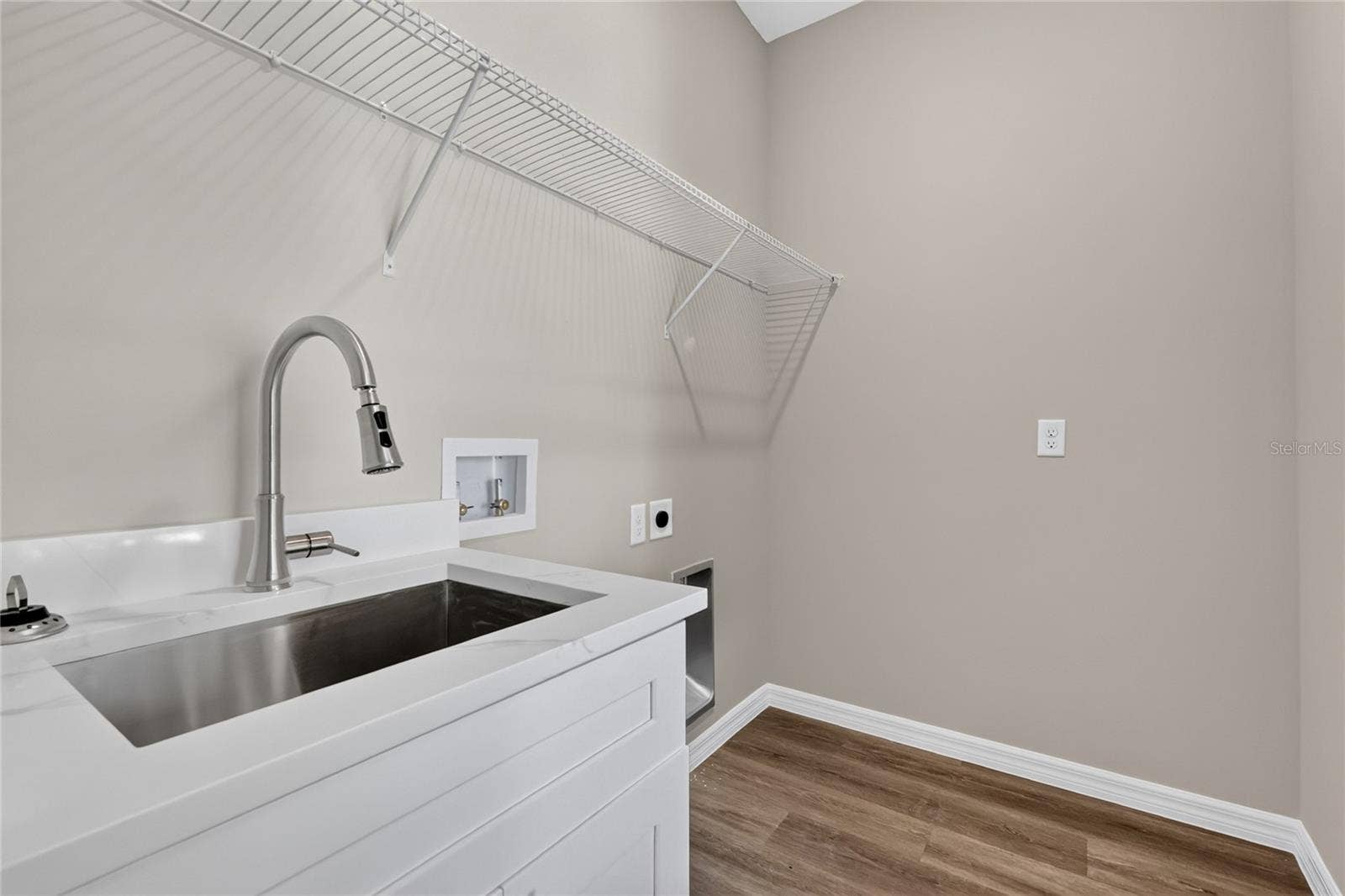 41428 ROYAL TRAILS ROAD, Eustis, FL 32736 Laundry room with sink