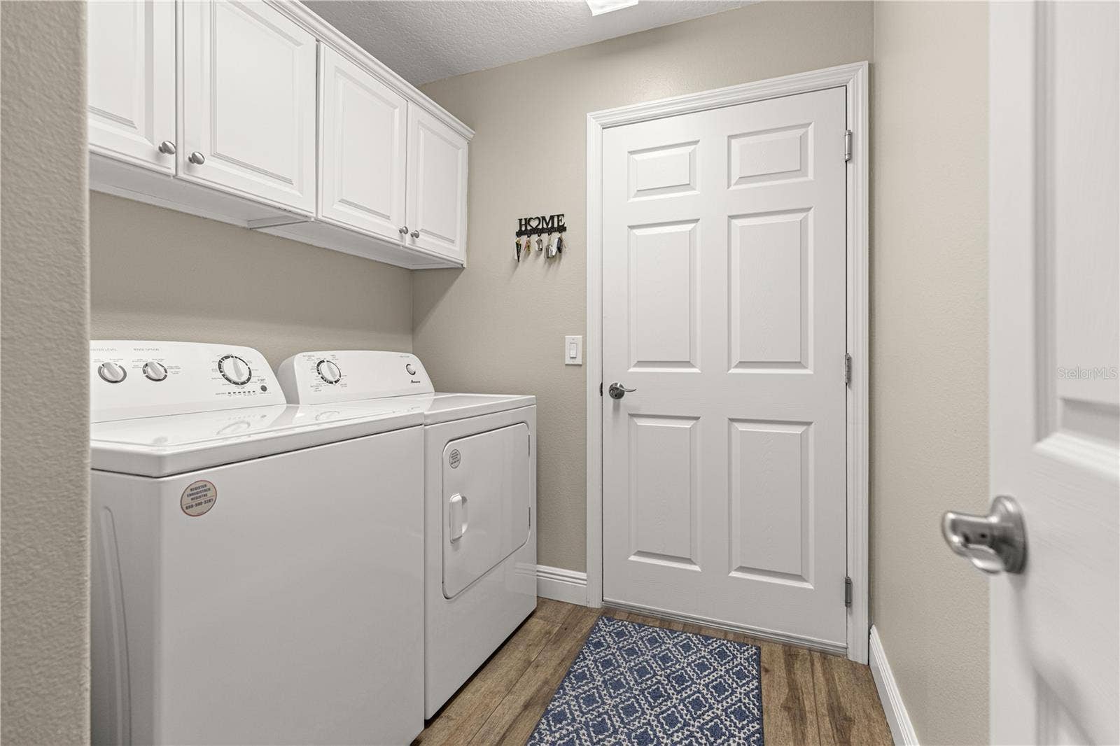 Laundry room/with cabinets