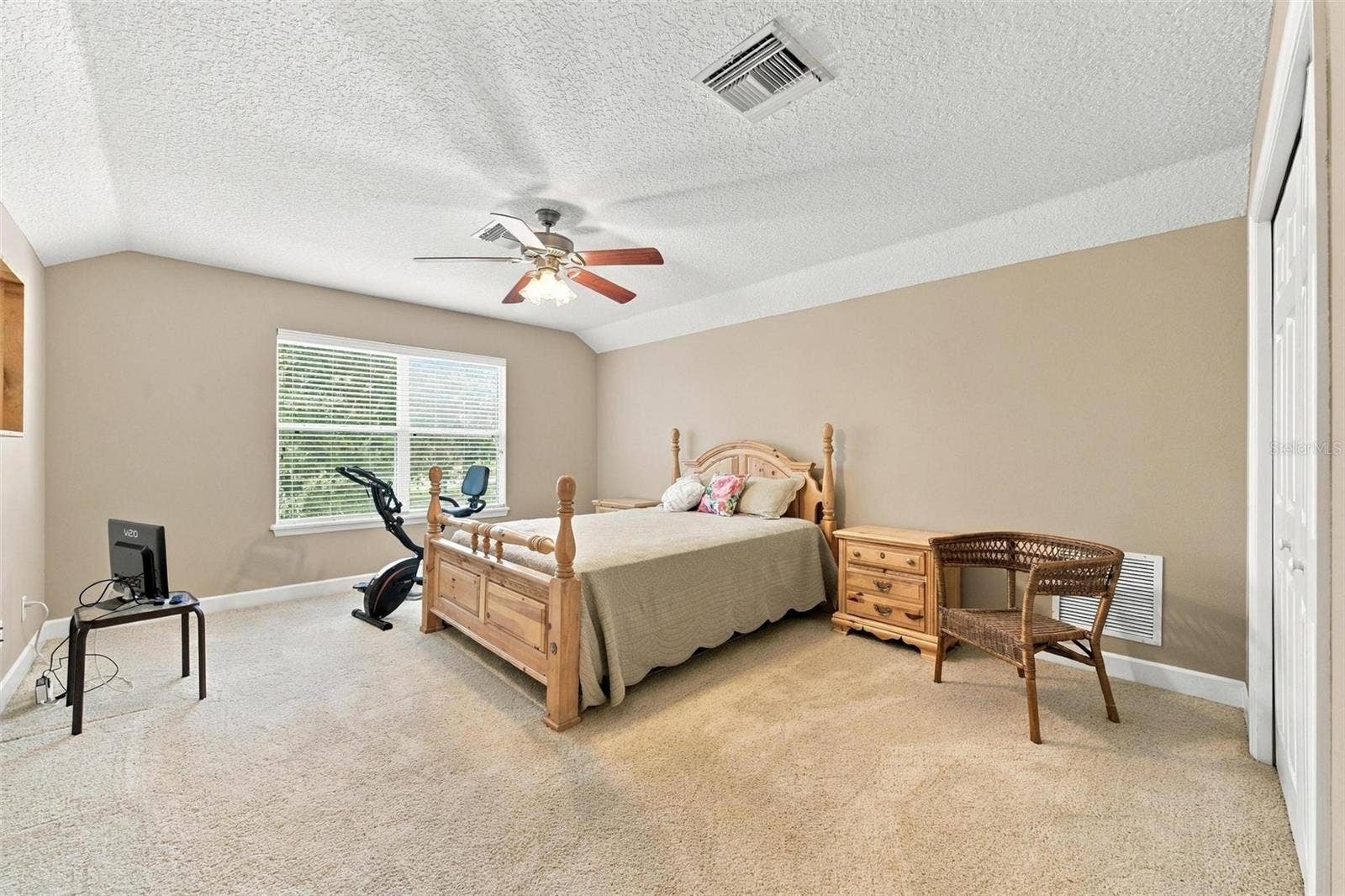 15330 SKY LAKE LANE, Tavares, FL 32778 UPSTAIRS PRIMARY SUITE
