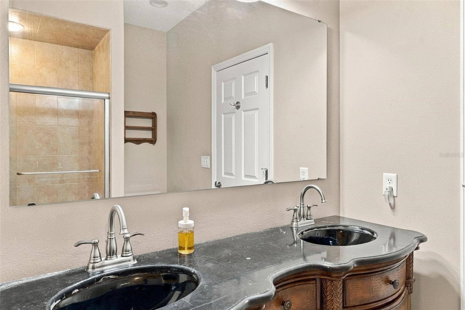 15330 SKY LAKE LANE, Tavares, FL 32778 2ND PRIMARY SUITE DUAL SINKS