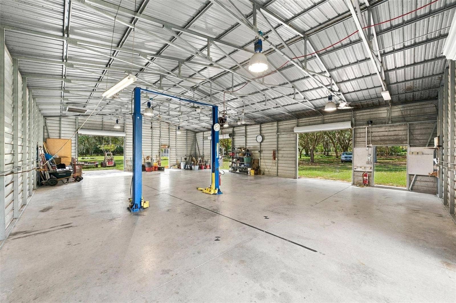 15330 SKY LAKE LANE, Tavares, FL 32778 VIEW OF LIFT INSIDE METAL BUILDING