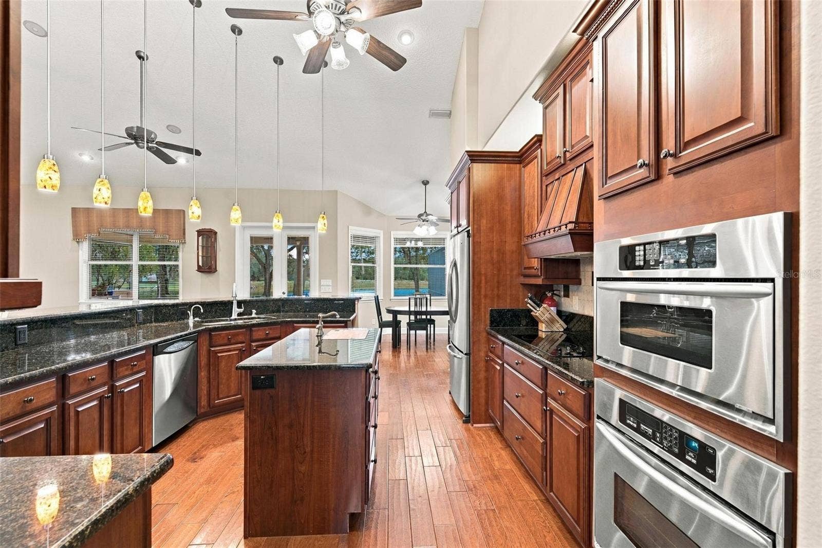 15330 SKY LAKE LANE, Tavares, FL 32778 DOUBE OVENS