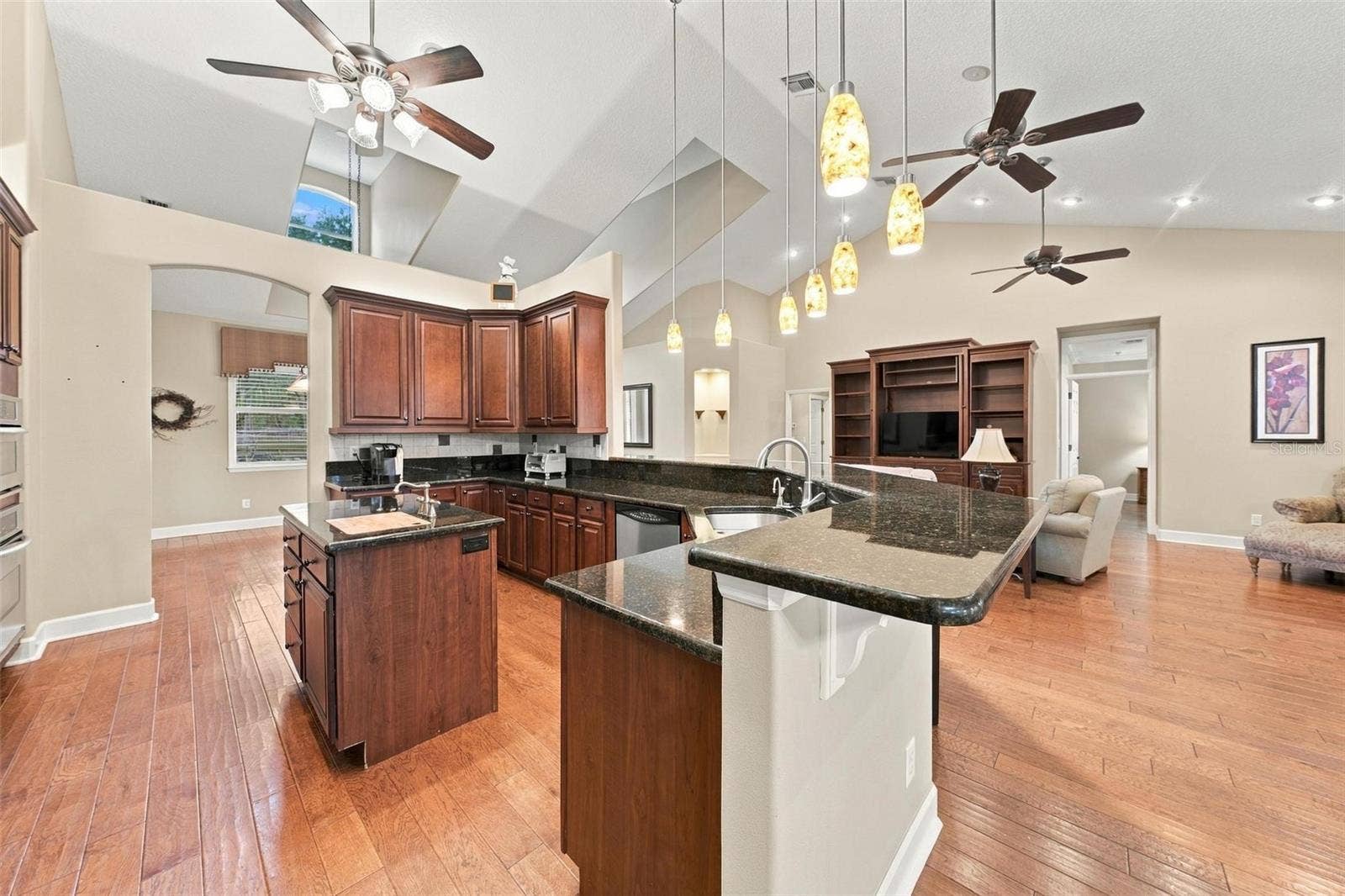 15330 SKY LAKE LANE, Tavares, FL 32778 ISLAND KITCHEN