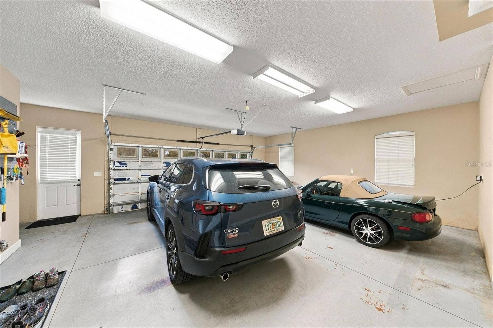 15330 SKY LAKE LANE, Tavares, FL 32778 DOUBLE CAR GARAGE