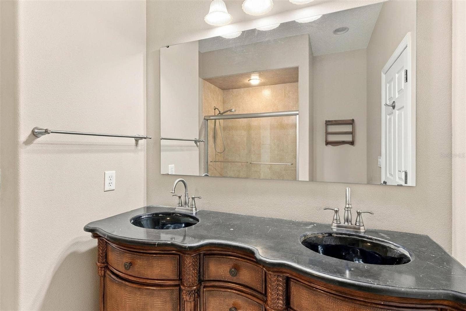 15330 SKY LAKE LANE, Tavares, FL 32778 2ND PRIMARY SUITE DUAL SINKS