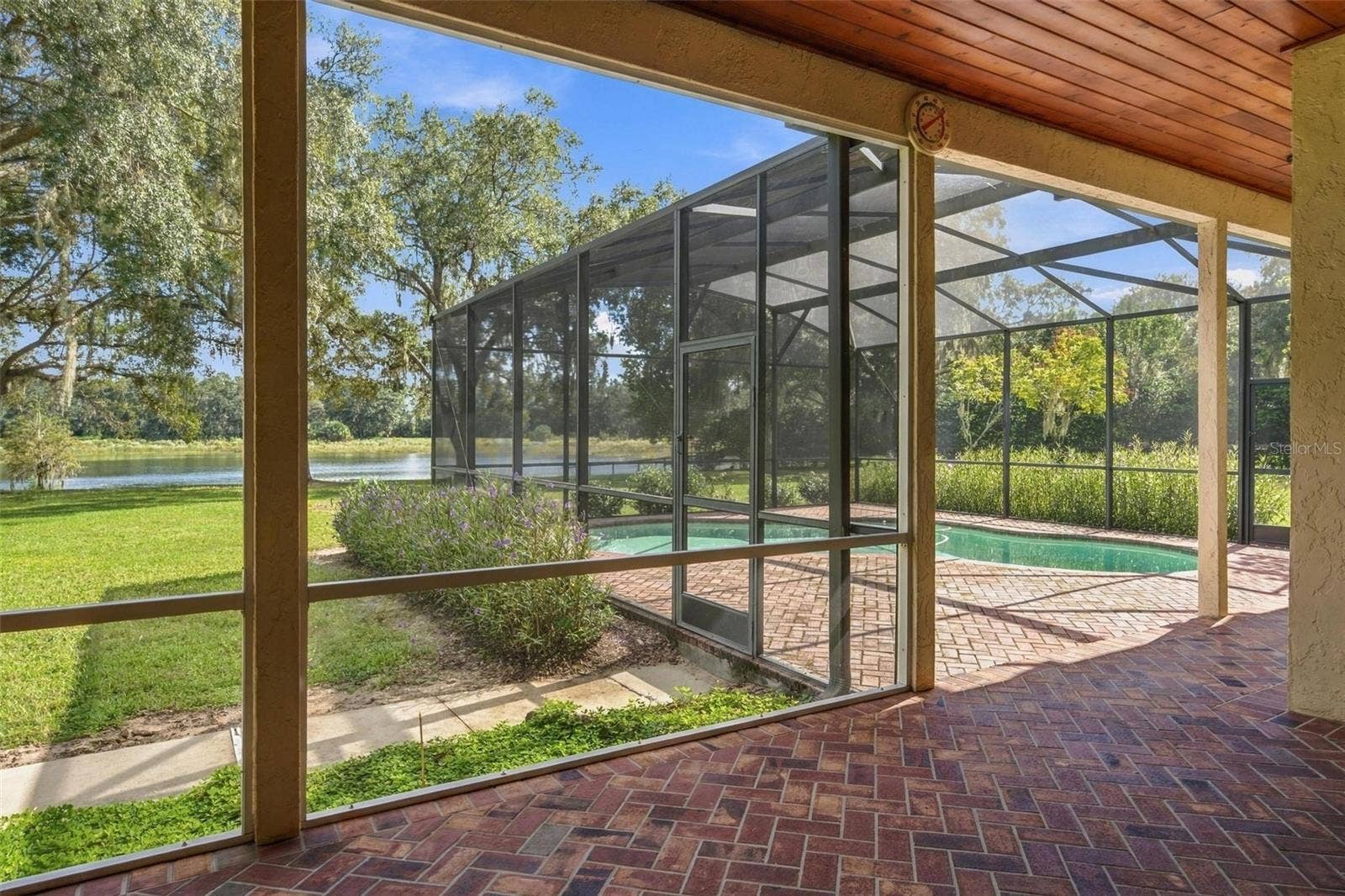 15330 SKY LAKE LANE, Tavares, FL 32778 HUGE LANAI
