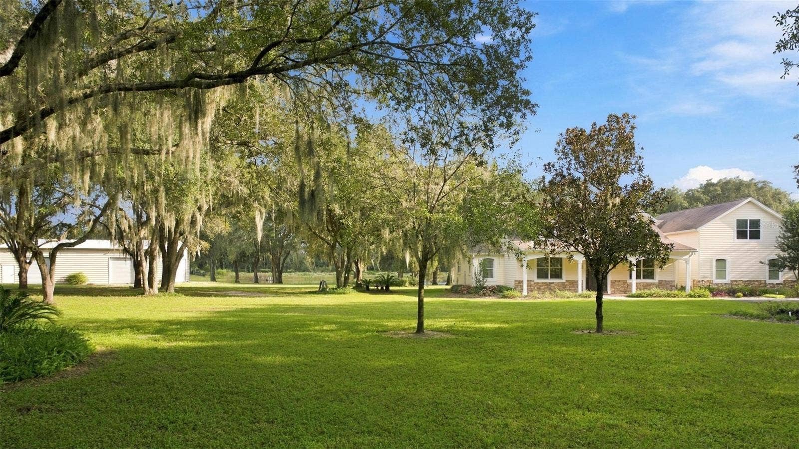 15330 SKY LAKE LANE, Tavares, FL 32778 MATURE OAK TREES