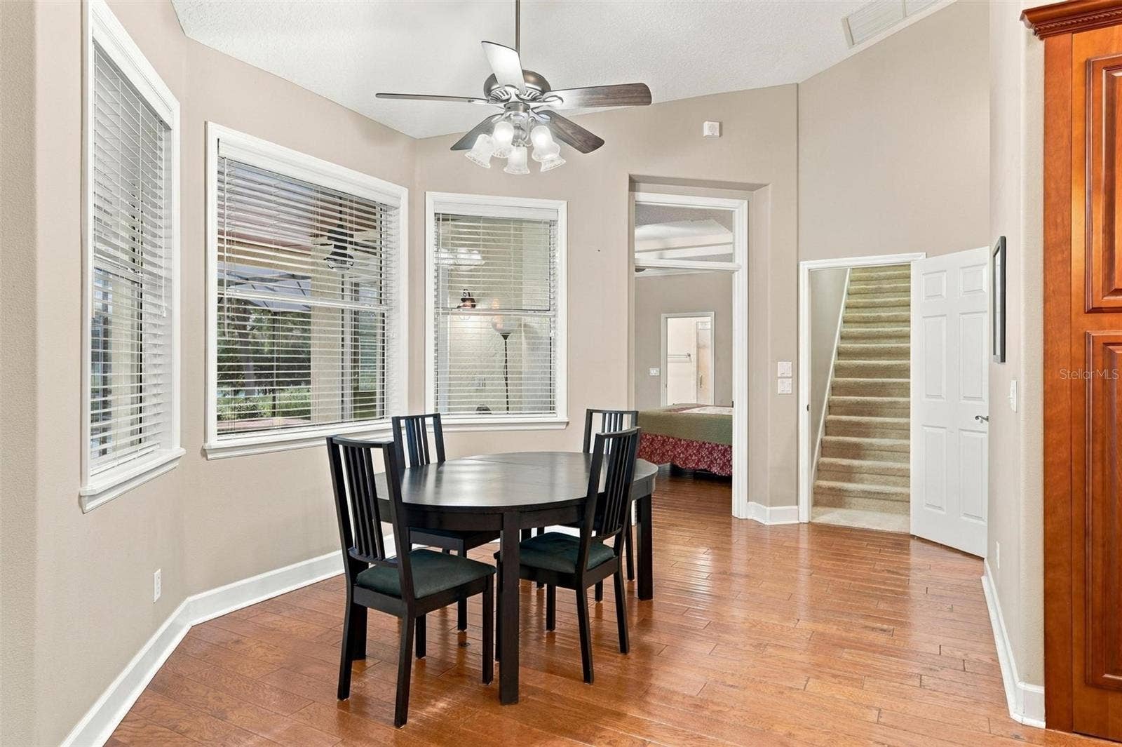 15330 SKY LAKE LANE, Tavares, FL 32778 SPACIOUS BREAKFAST NOOK