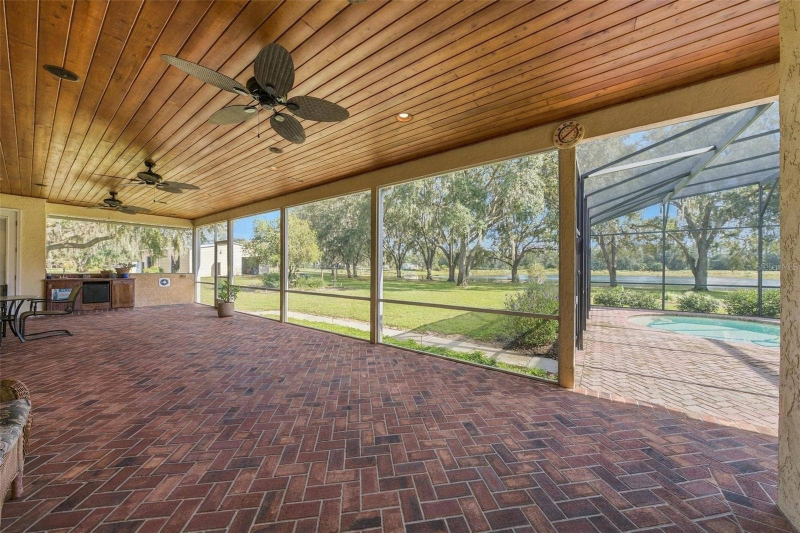 15330 SKY LAKE LANE, Tavares, FL 32778 HUGE LANAI