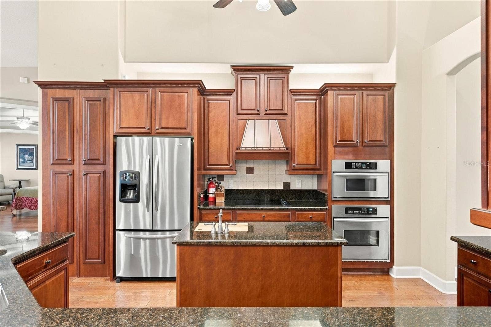 15330 SKY LAKE LANE, Tavares, FL 32778 CHEFS KITCHEN