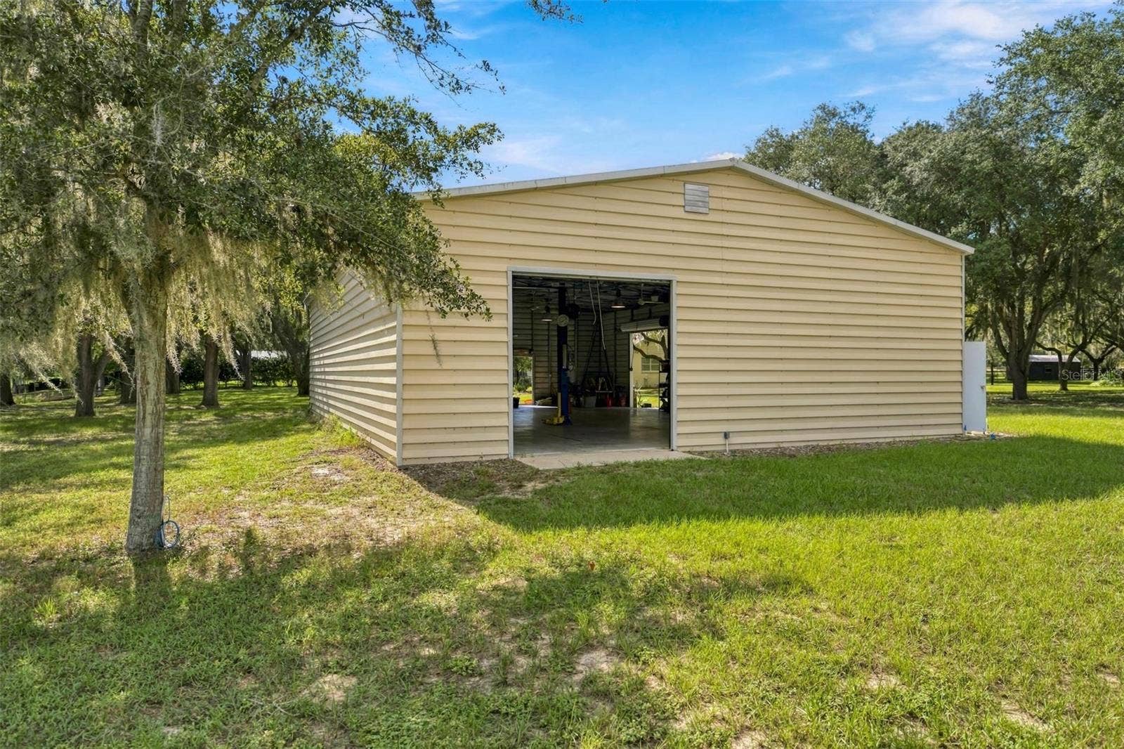 15330 SKY LAKE LANE, Tavares, FL 32778 EXTERIOR VIEW OF 40 X 60 METAL BUILDING
