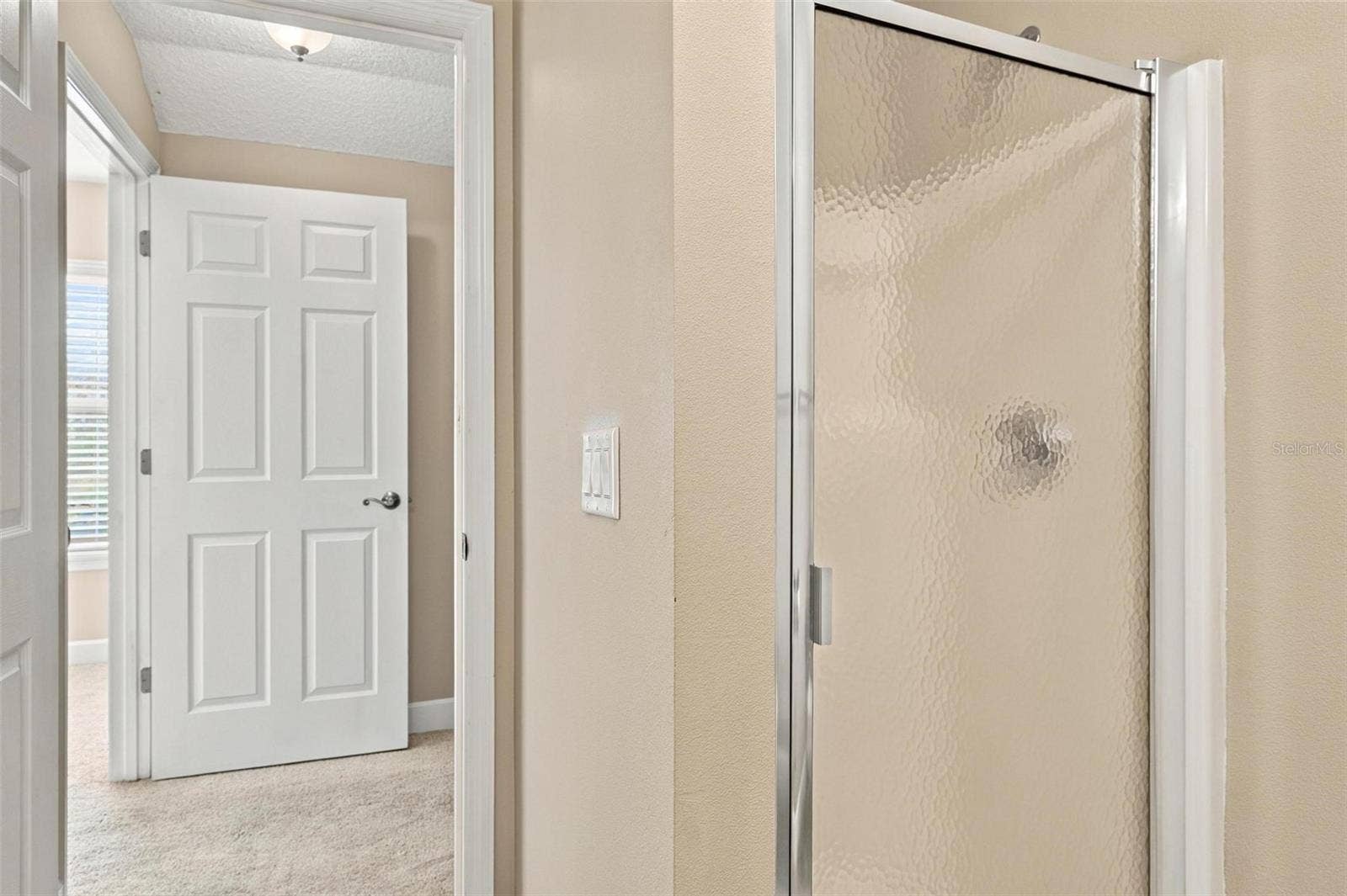 15330 SKY LAKE LANE, Tavares, FL 32778 UPSTAIRS ENSUITE WALK IN SHOWER