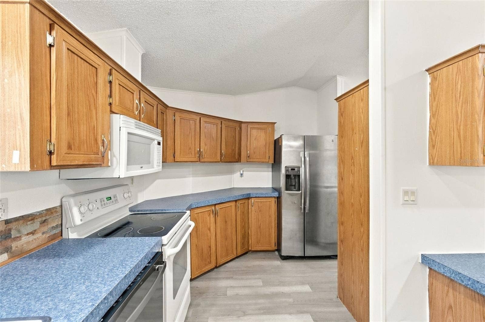 2138 LAKE ELLA ROAD, Fruitland Park, FL 34731