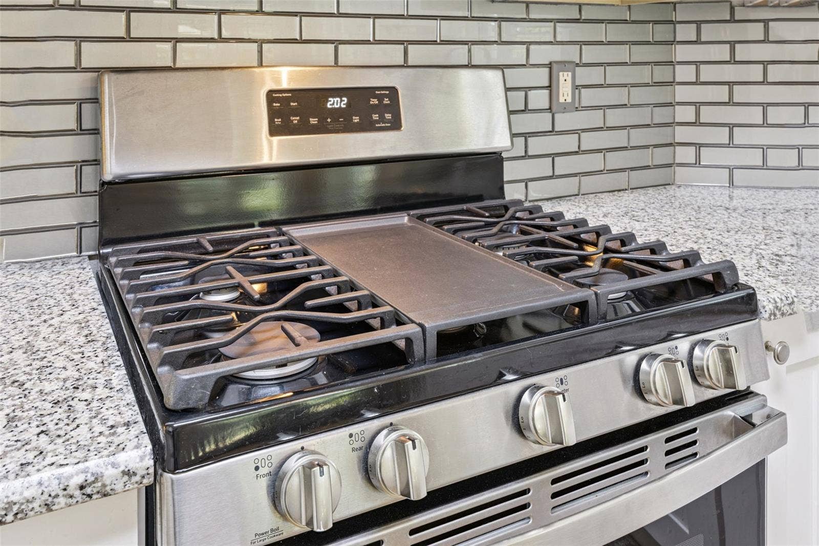 5853 PRINCESS CAROLINE PLACE, Leesburg, FL 34748 Gas range