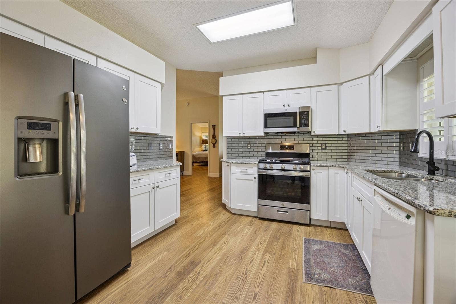 5853 PRINCESS CAROLINE PLACE, Leesburg, FL 34748 Stainless Appliance Package
