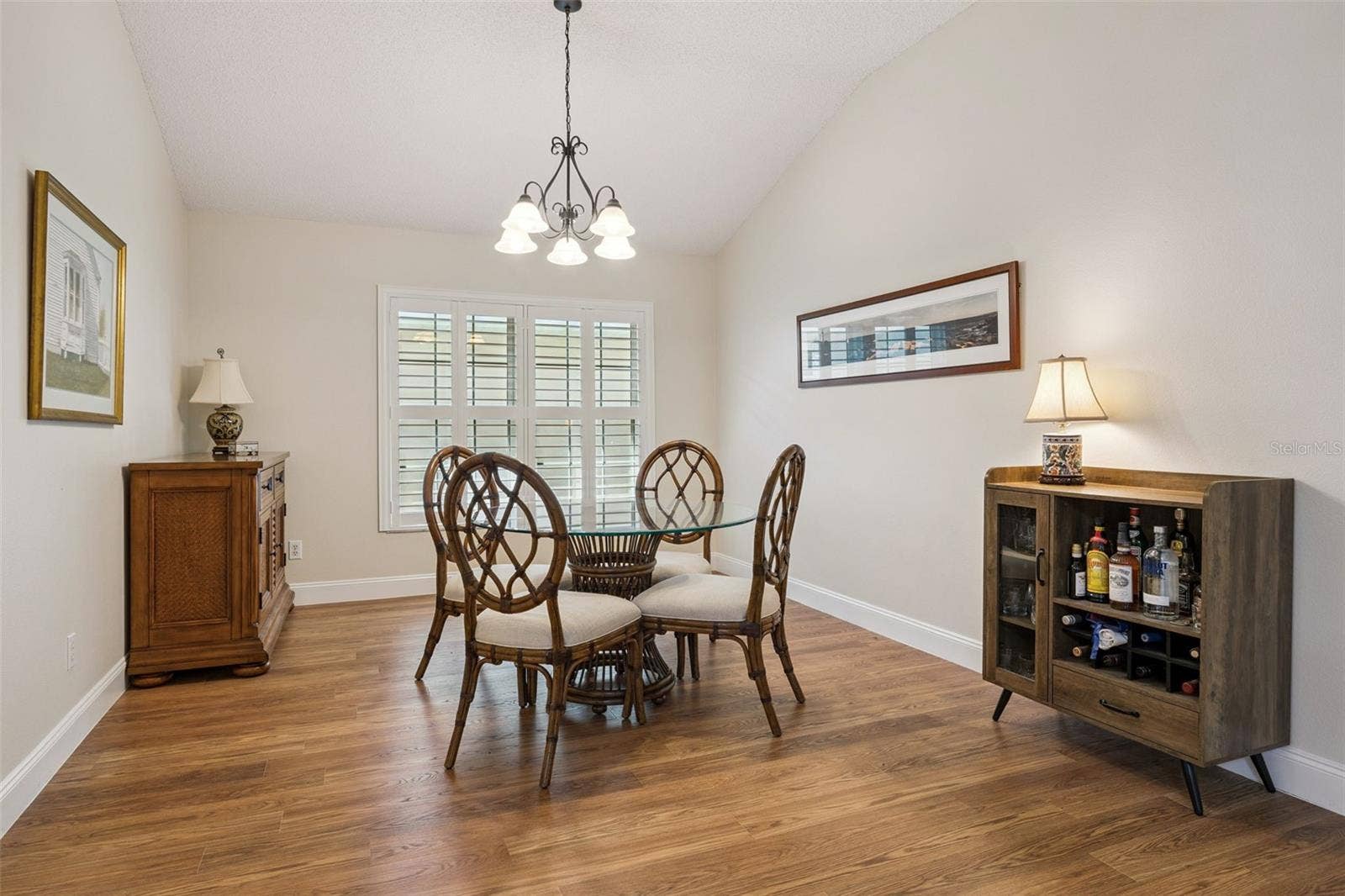 5853 PRINCESS CAROLINE PLACE, Leesburg, FL 34748 Laminate floors throughout