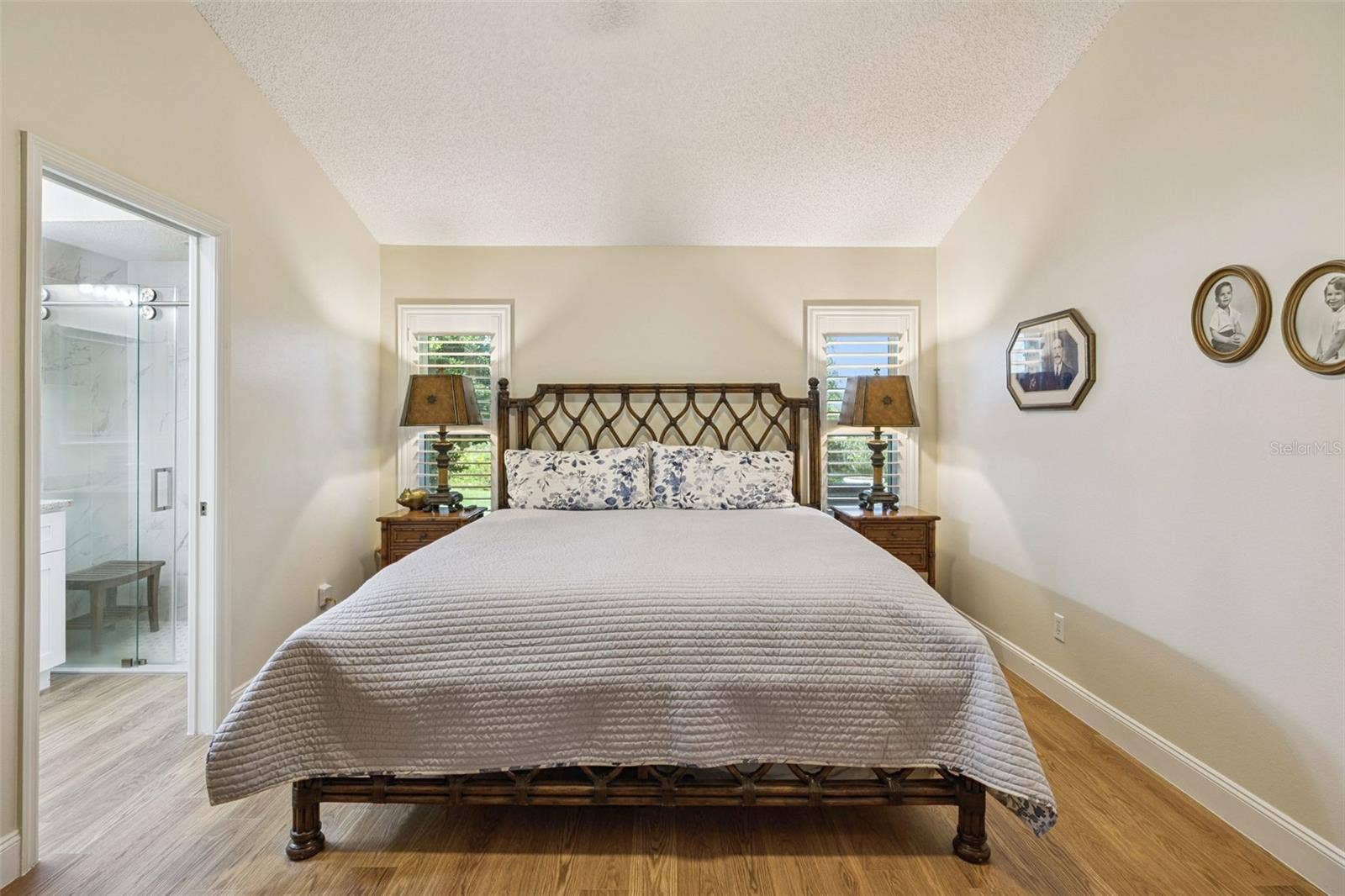 5853 PRINCESS CAROLINE PLACE, Leesburg, FL 34748 Fit for a king!
