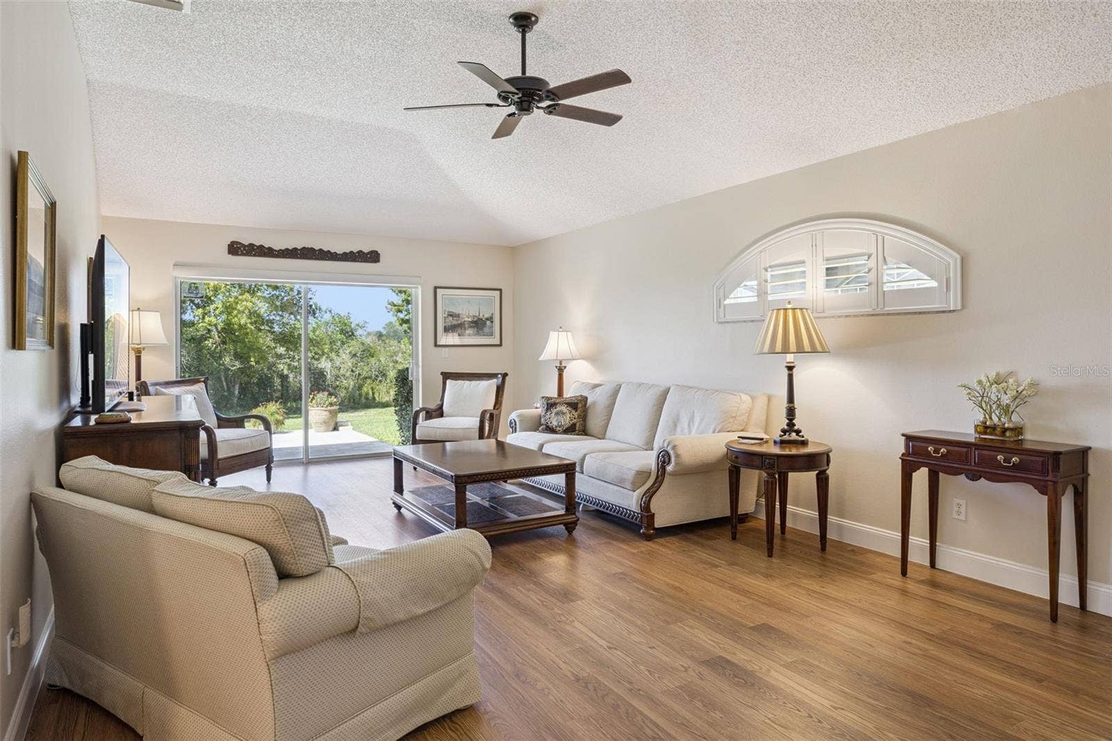 5853 PRINCESS CAROLINE PLACE, Leesburg, FL 34748 Access to the paver patio