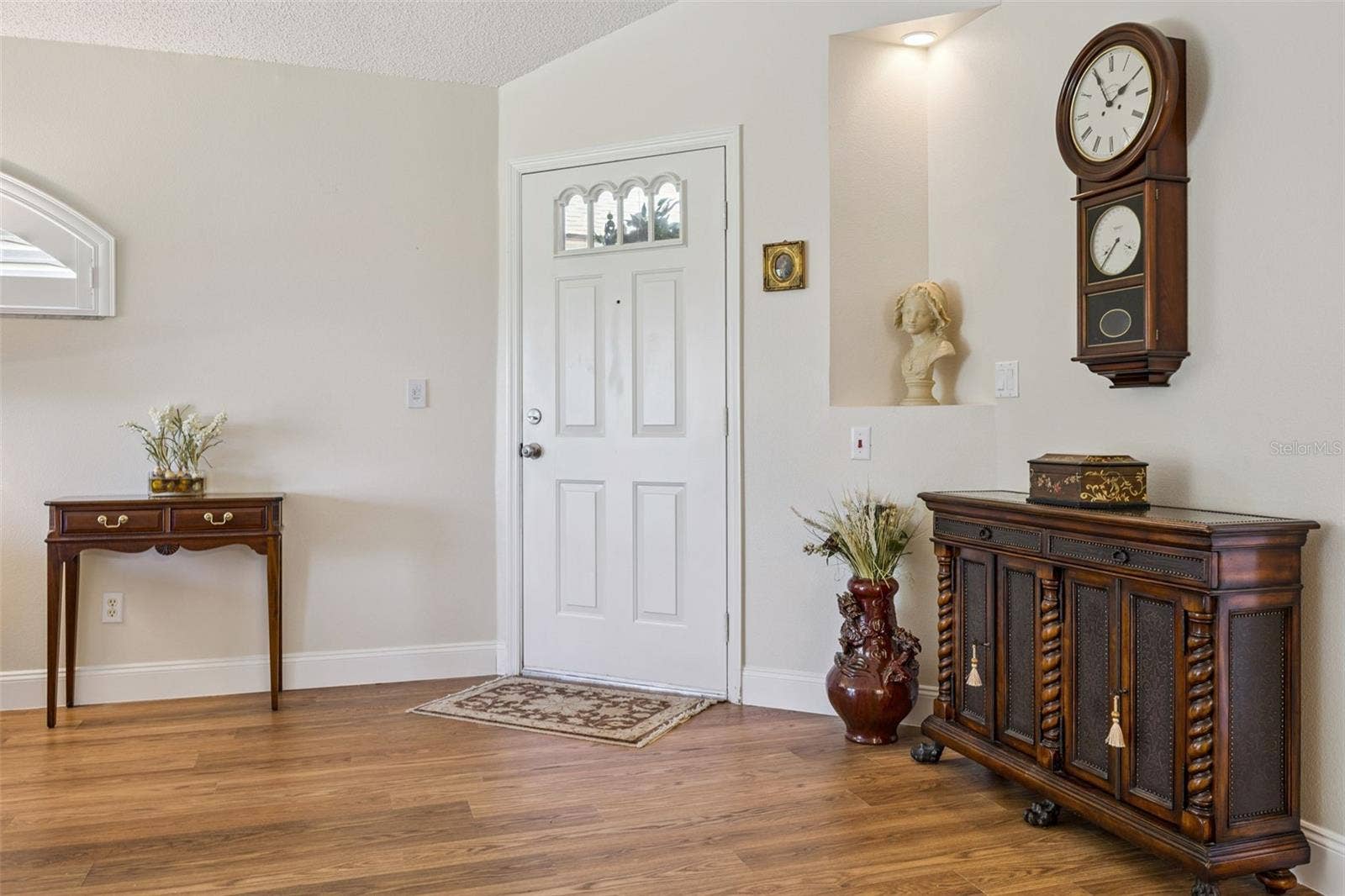 5853 PRINCESS CAROLINE PLACE, Leesburg, FL 34748 Laminate wood floors throughout!
