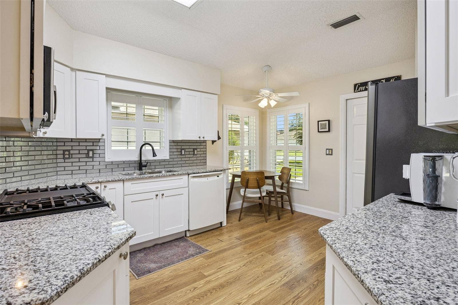 5853 PRINCESS CAROLINE PLACE, Leesburg, FL 34748 Granite counters