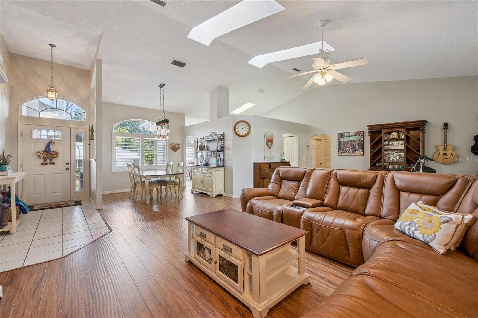 21113 EDINBOROUGH PLACE, Leesburg, FL 34748 Lots of room!