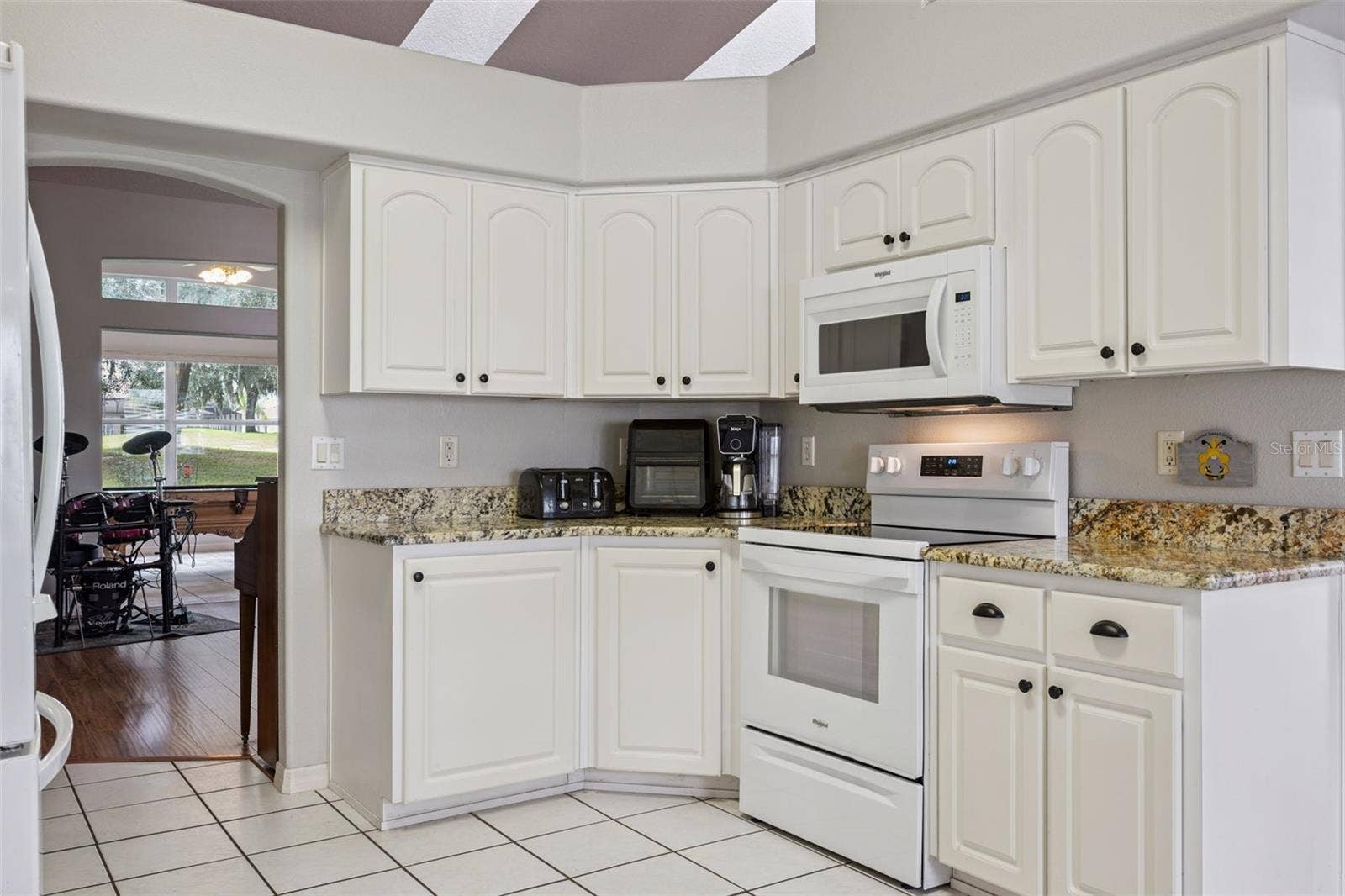 21113 EDINBOROUGH PLACE, Leesburg, FL 34748 Center Kitchen Home