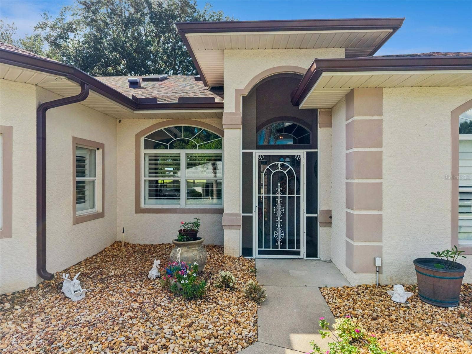 21113 EDINBOROUGH PLACE, Leesburg, FL 34748 CBS Construction with brand new 2026 roof!