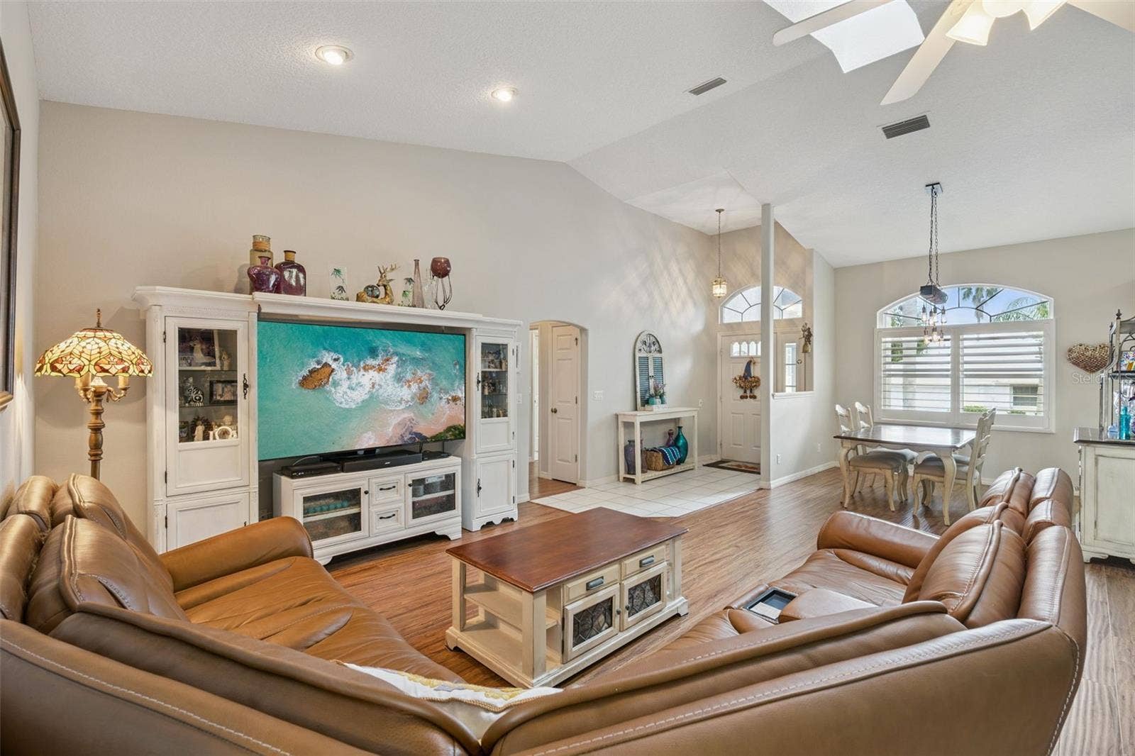 21113 EDINBOROUGH PLACE, Leesburg, FL 34748 Vaulted ceiling in the living room