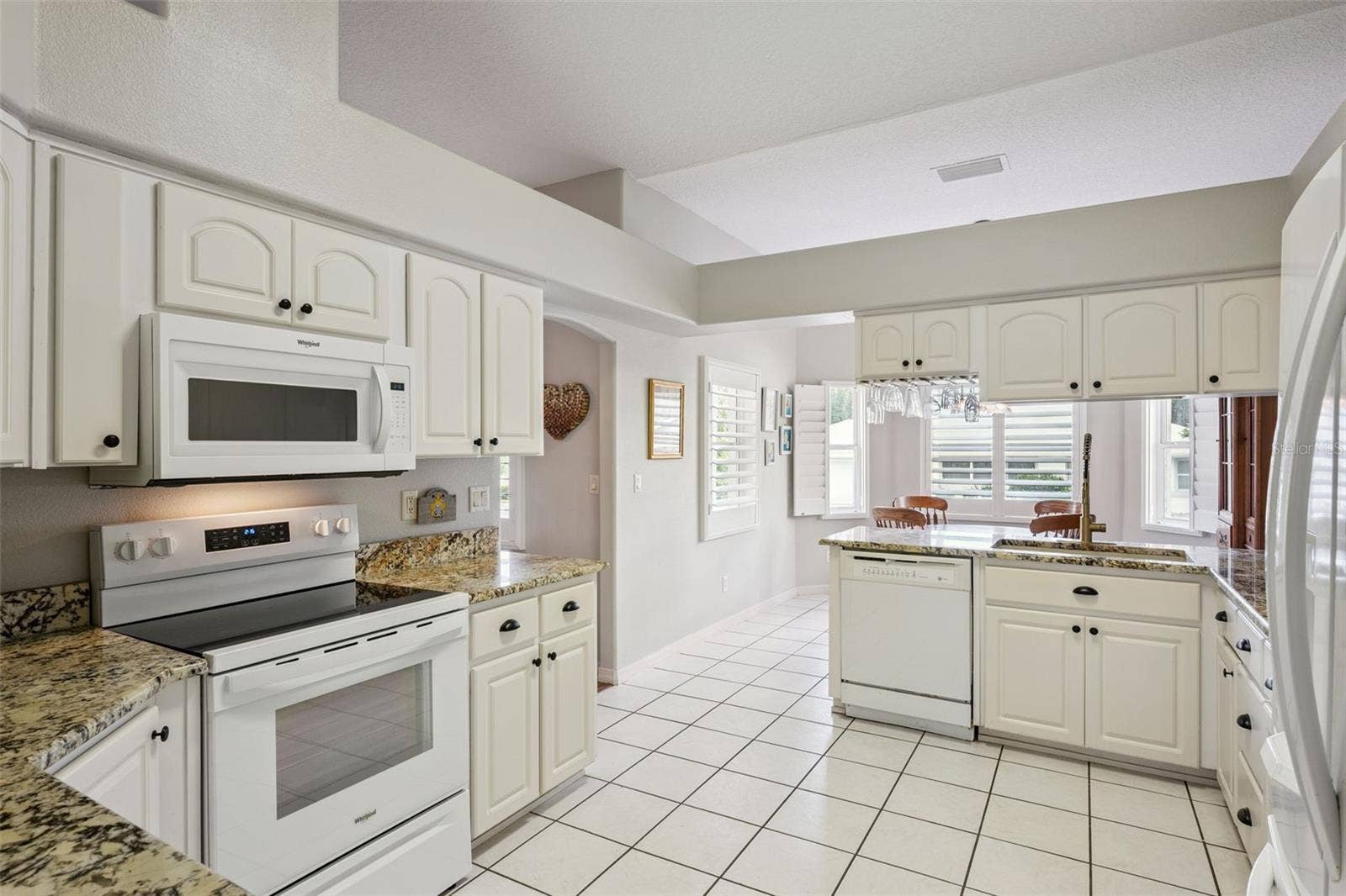 21113 EDINBOROUGH PLACE, Leesburg, FL 34748 Brand new electric stove