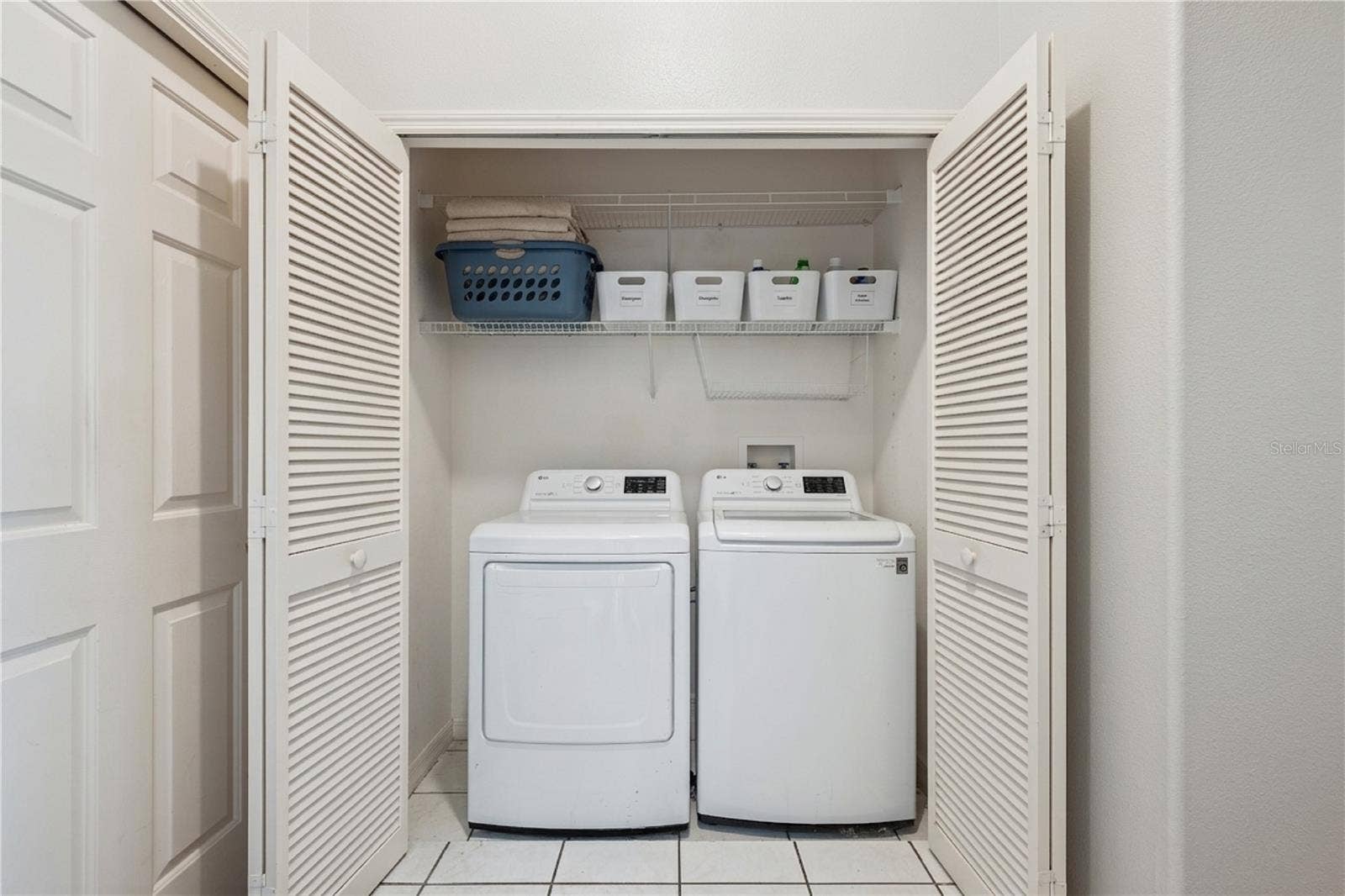 21113 EDINBOROUGH PLACE, Leesburg, FL 34748 Interior Laundry Closet