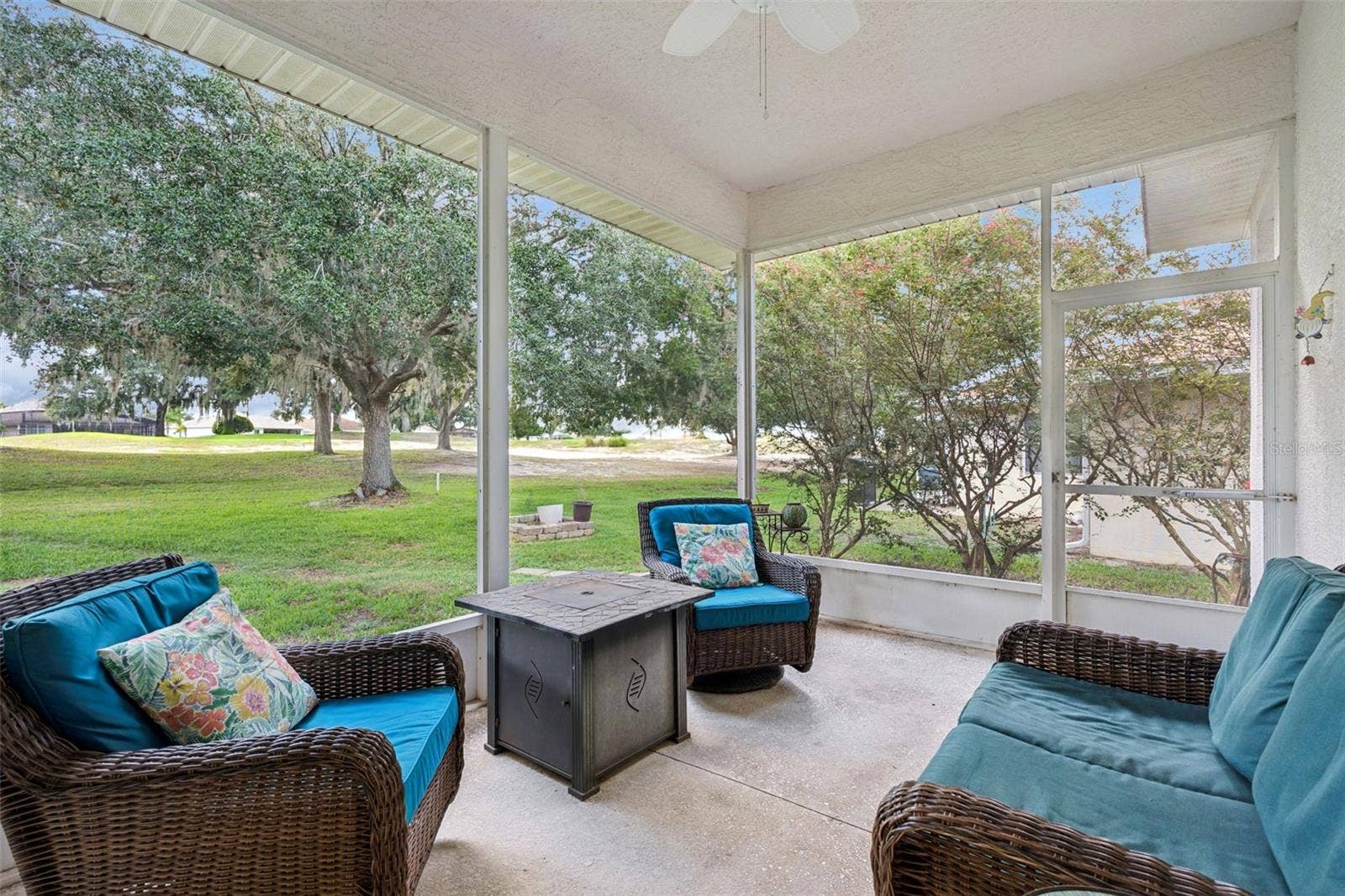 21113 EDINBOROUGH PLACE, Leesburg, FL 34748 Relax and Retire!