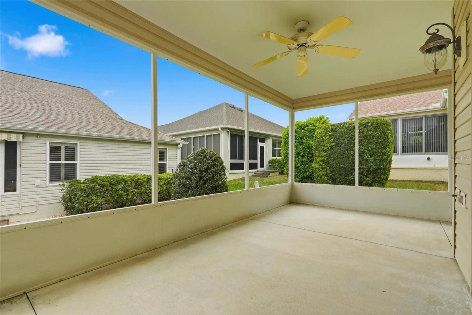 1563 EASTOVER TERRACE, The Villages, FL 32162 Perfect space for entertaining.