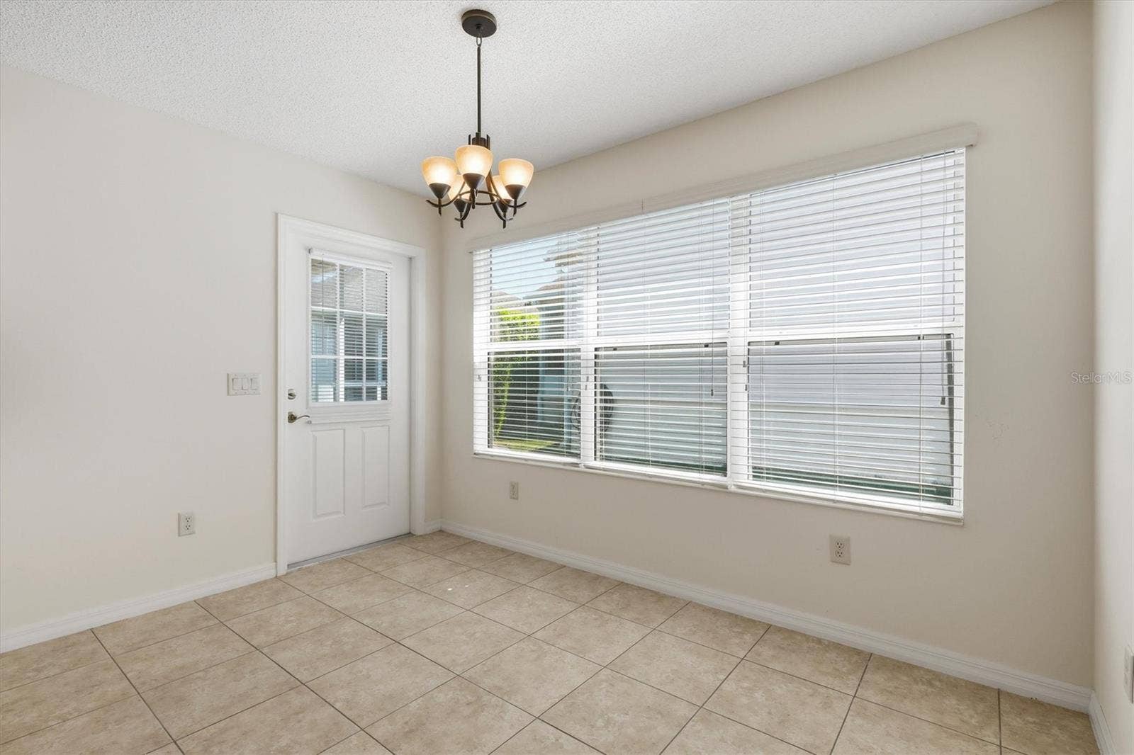 1563 EASTOVER TERRACE, The Villages, FL 32162 Dinette leads outside to Screened in Lanai.