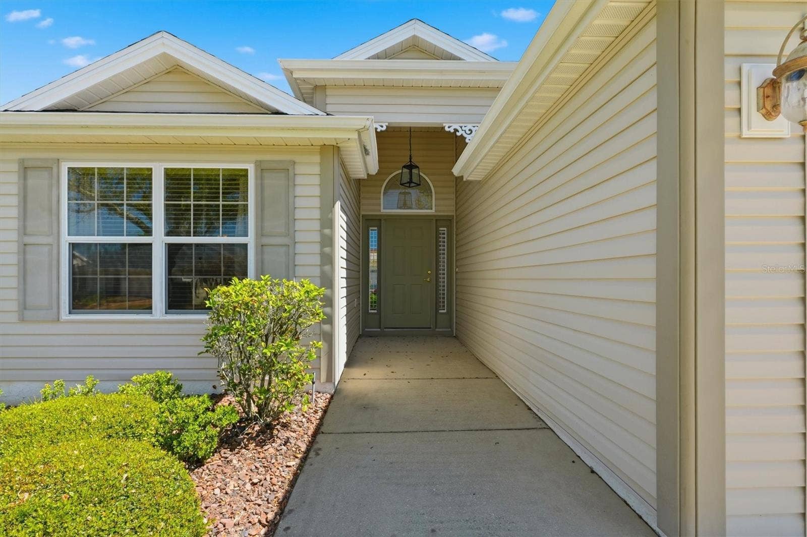 1563 EASTOVER TERRACE, The Villages, FL 32162 Entry.