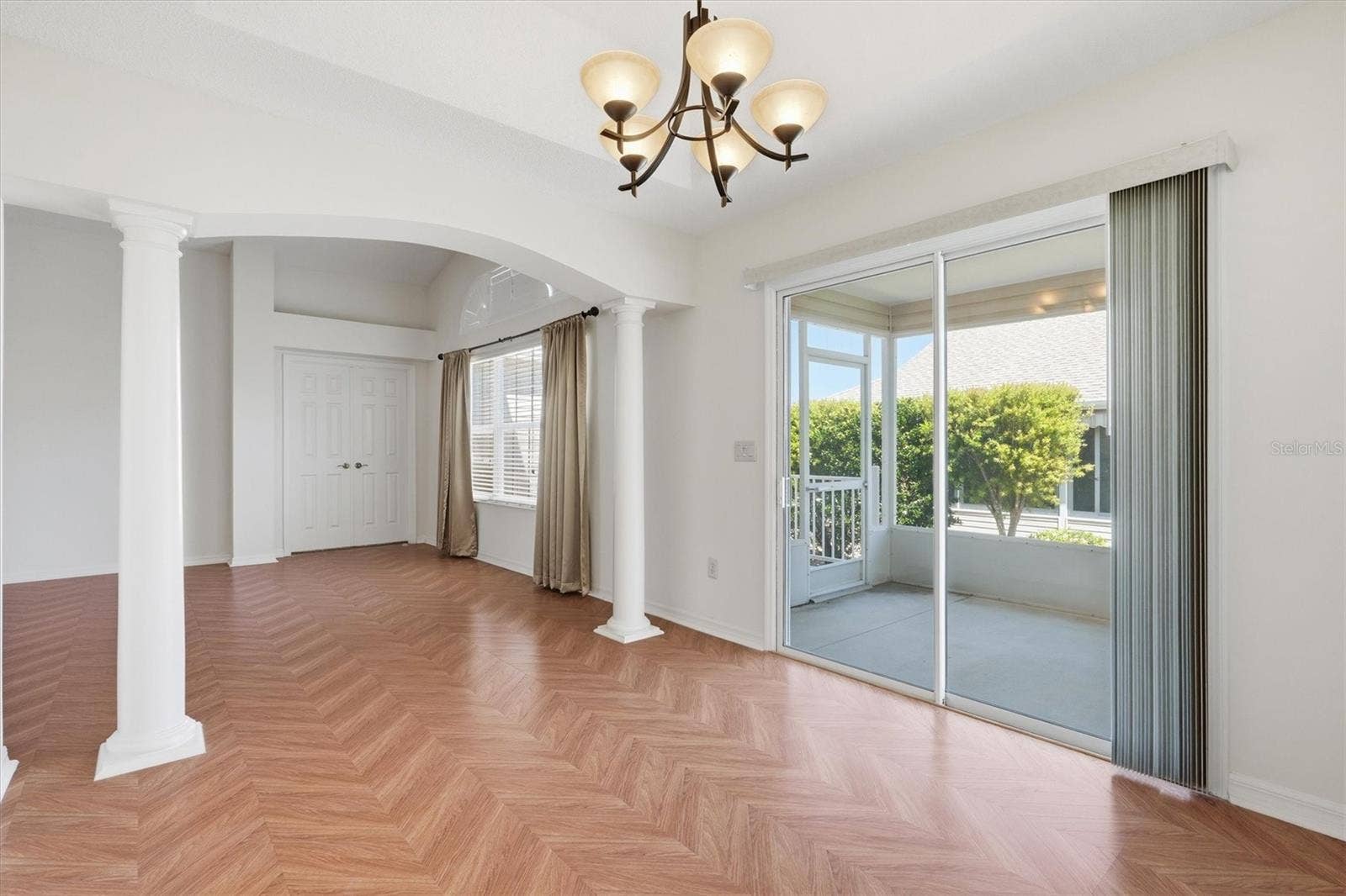 1563 EASTOVER TERRACE, The Villages, FL 32162 Dining has access to the Screened in Lanai