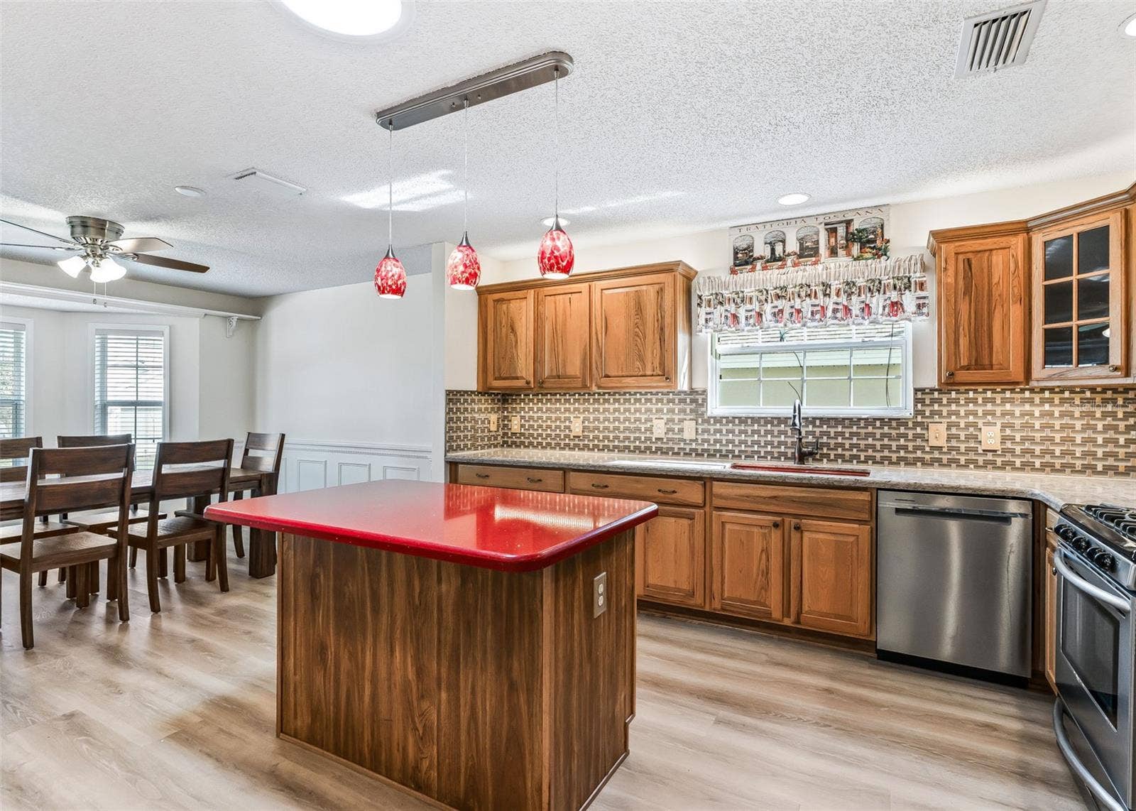 2762 MORVEN PARK WAY, The Villages, FL 32162 Kitchen Island & Wood Cabinets.