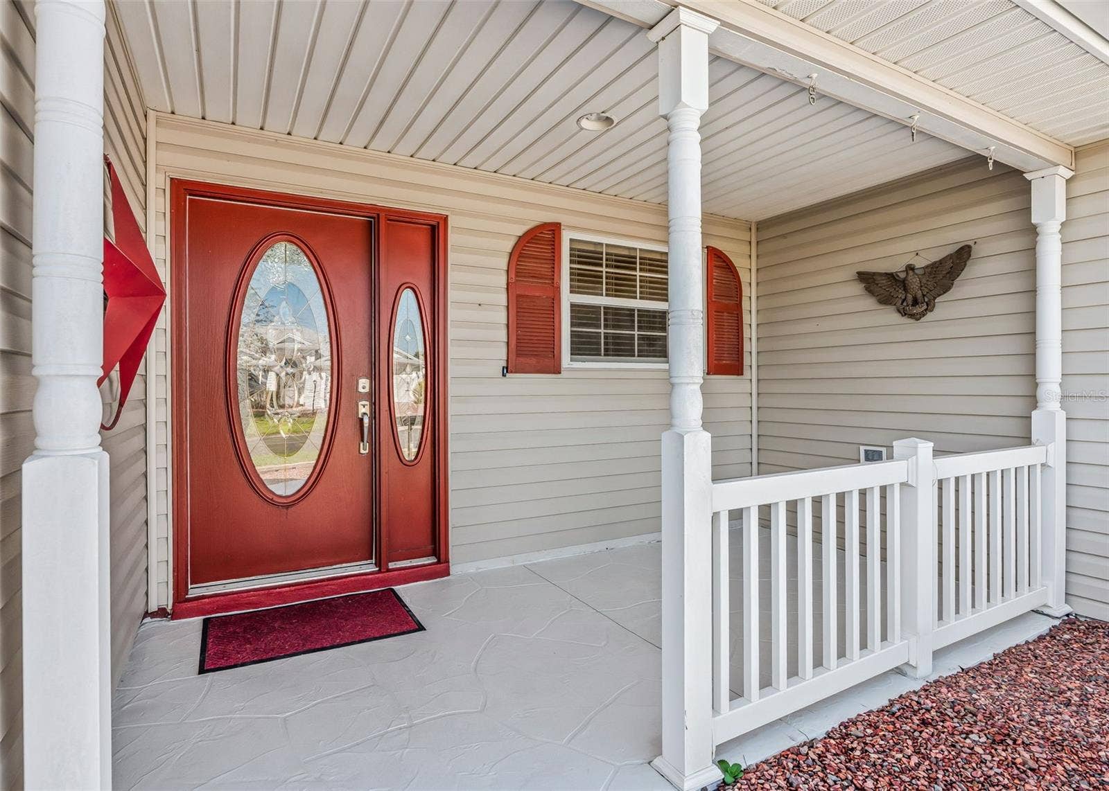 2762 MORVEN PARK WAY, The Villages, FL 32162 Enjoy Your Morning Coffee or Afternoon Beverage on the Front Porch.