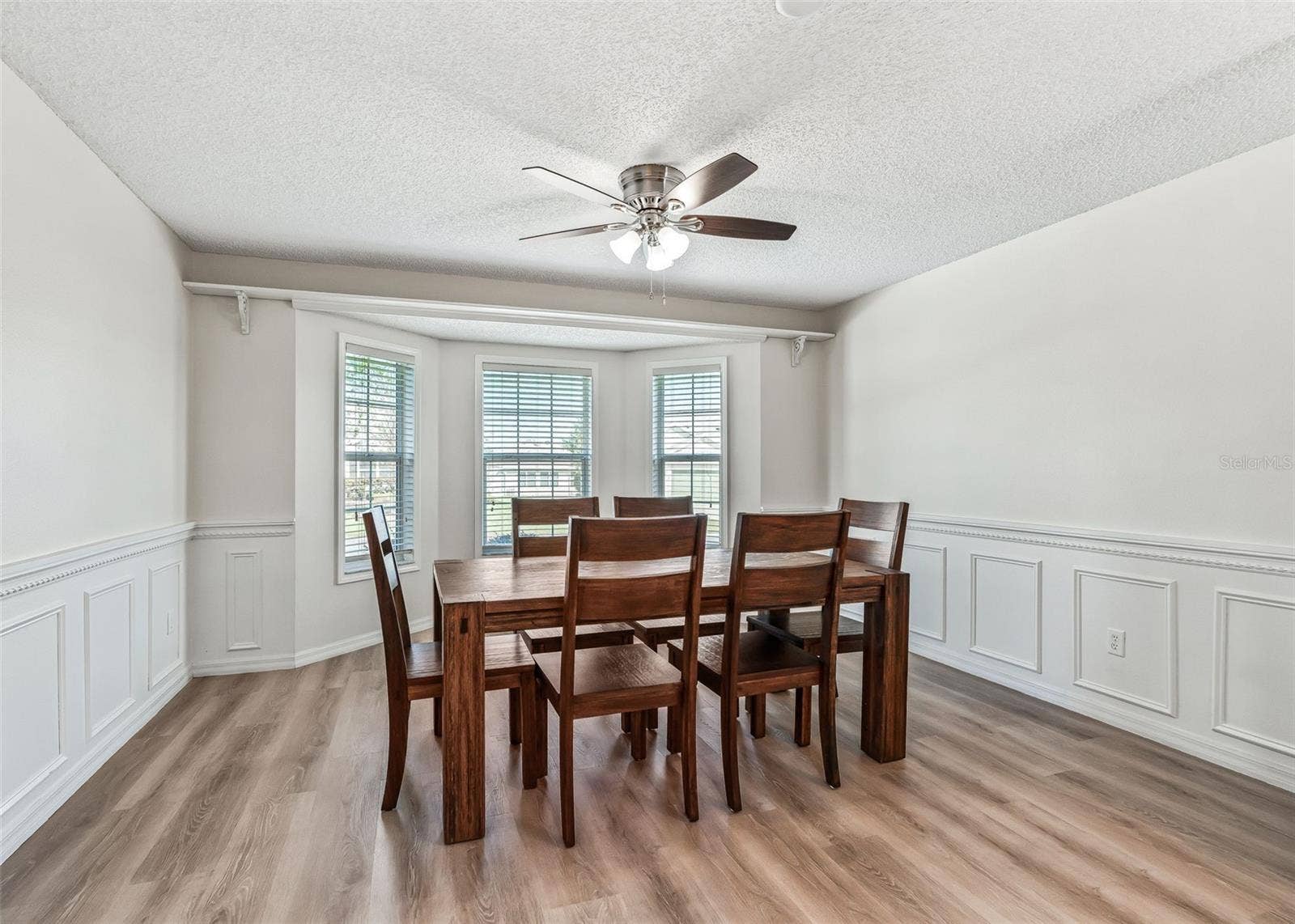 2762 MORVEN PARK WAY, The Villages, FL 32162 Kitchen Dinette Extended Into Full Dining Room.