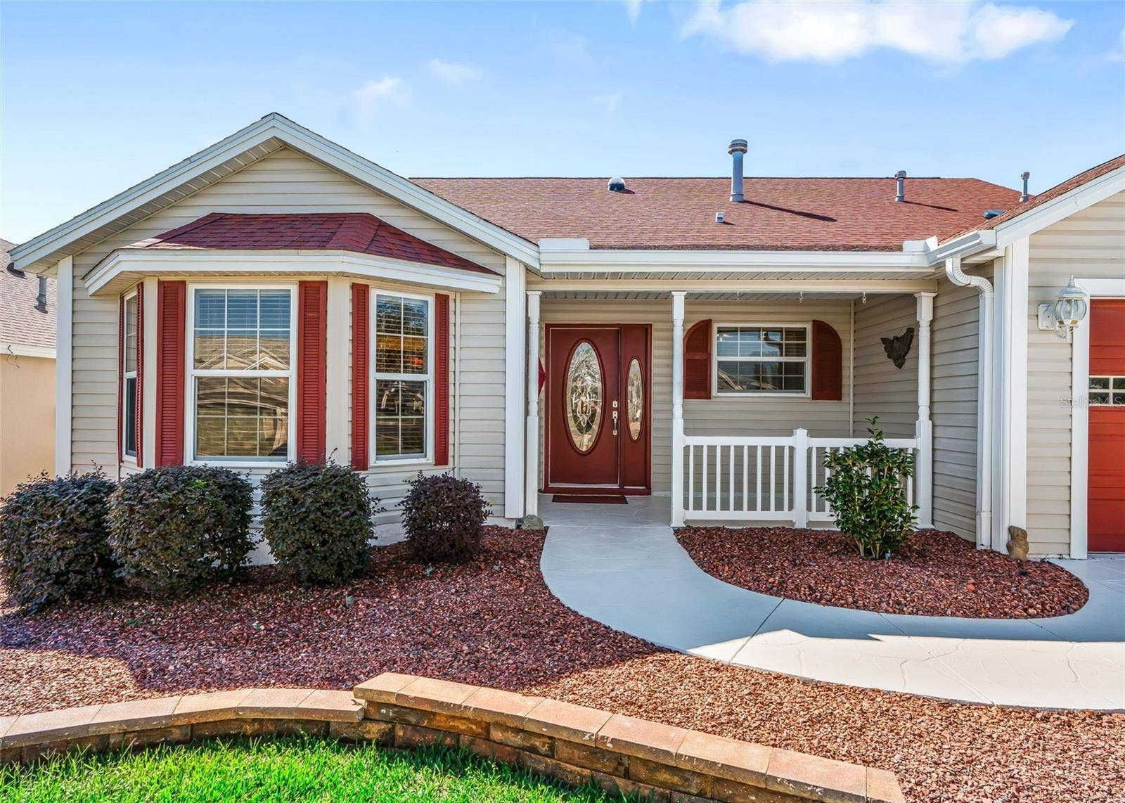 2762 MORVEN PARK WAY, The Villages, FL 32162 NEVER FACE THE SUN with NORTH Facing Porch!!