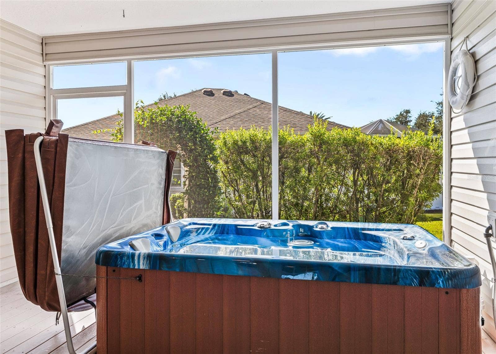 2762 MORVEN PARK WAY, The Villages, FL 32162 Built-In jet Spa, PERFECT for RELAXING