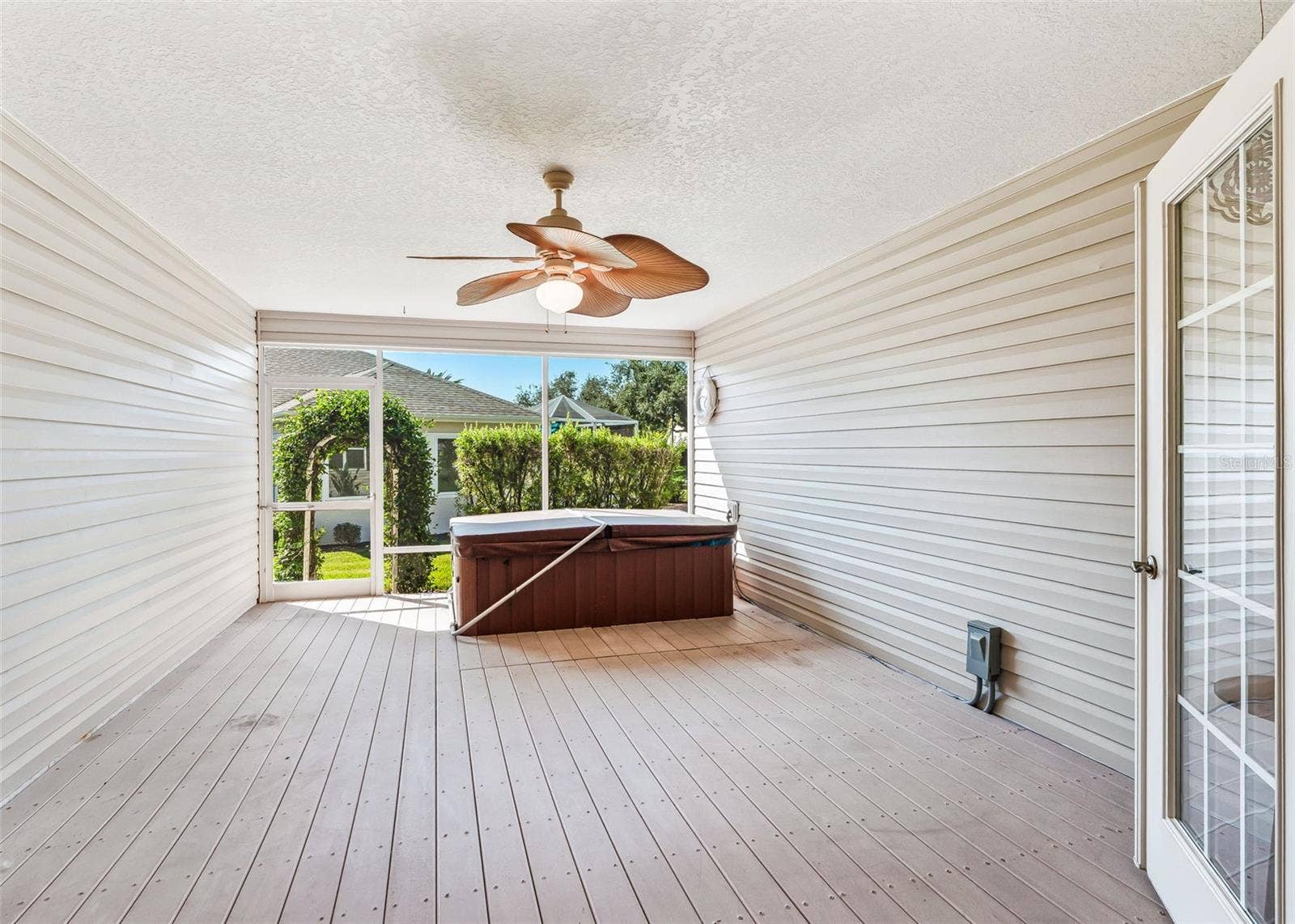 2762 MORVEN PARK WAY, The Villages, FL 32162 Screened-In Lanai