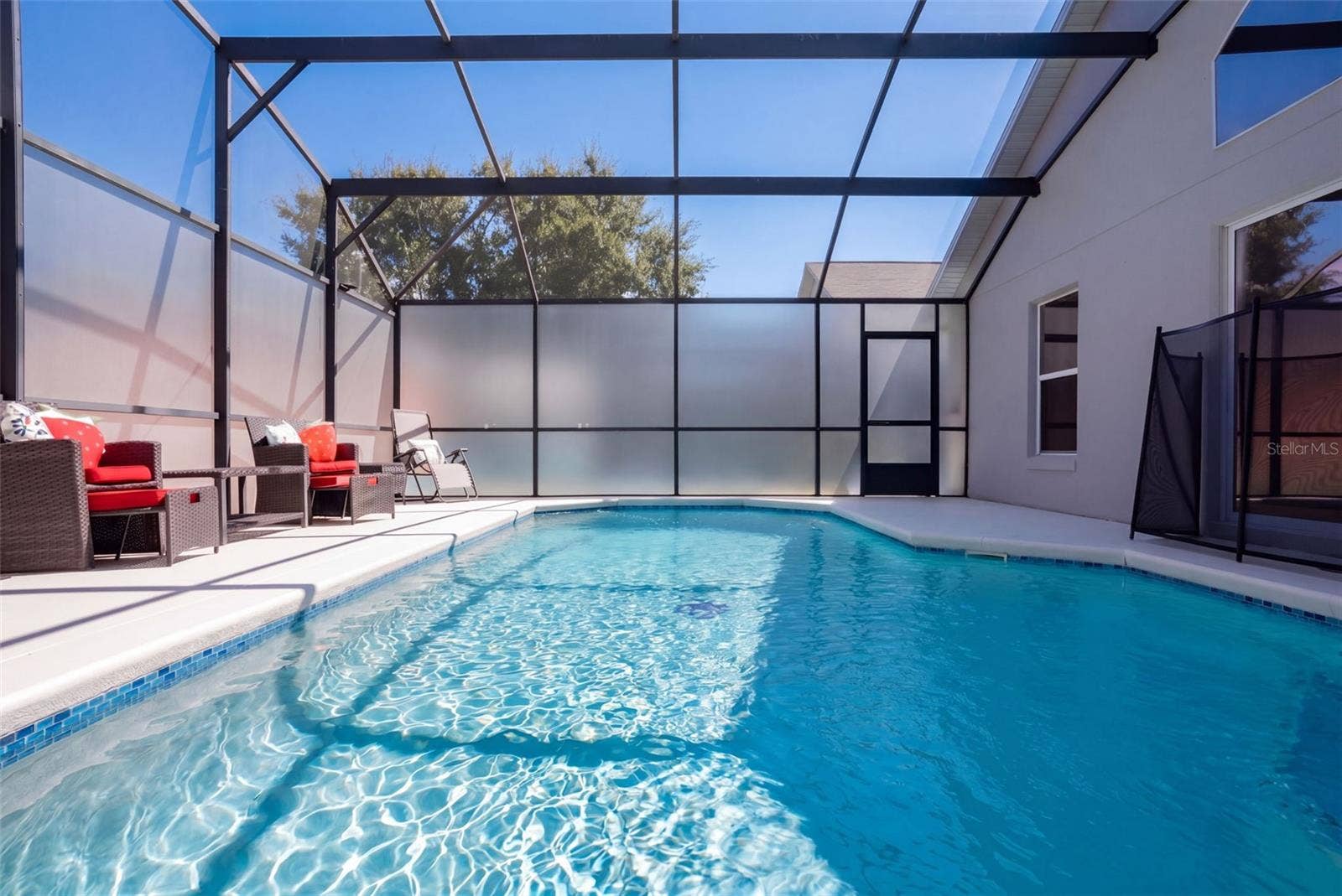 Private Pool w/ Privacy Screening