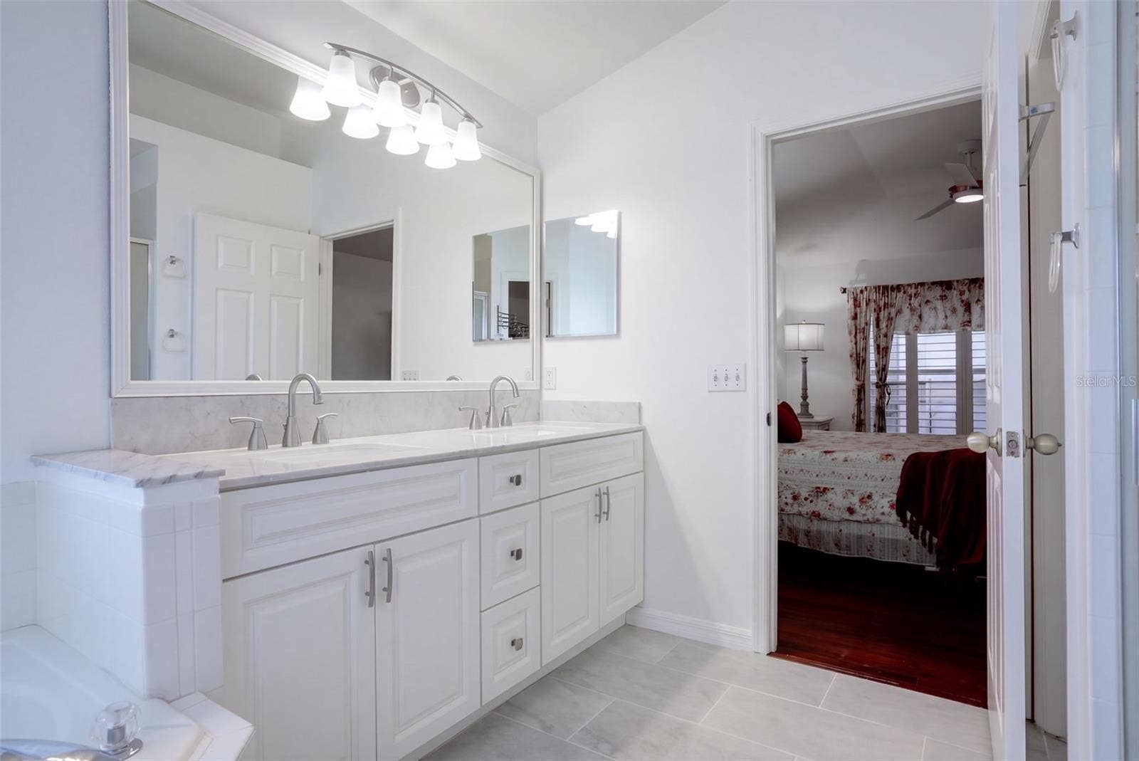 Primary Bathroom w/ Soaking Tub & Shower
