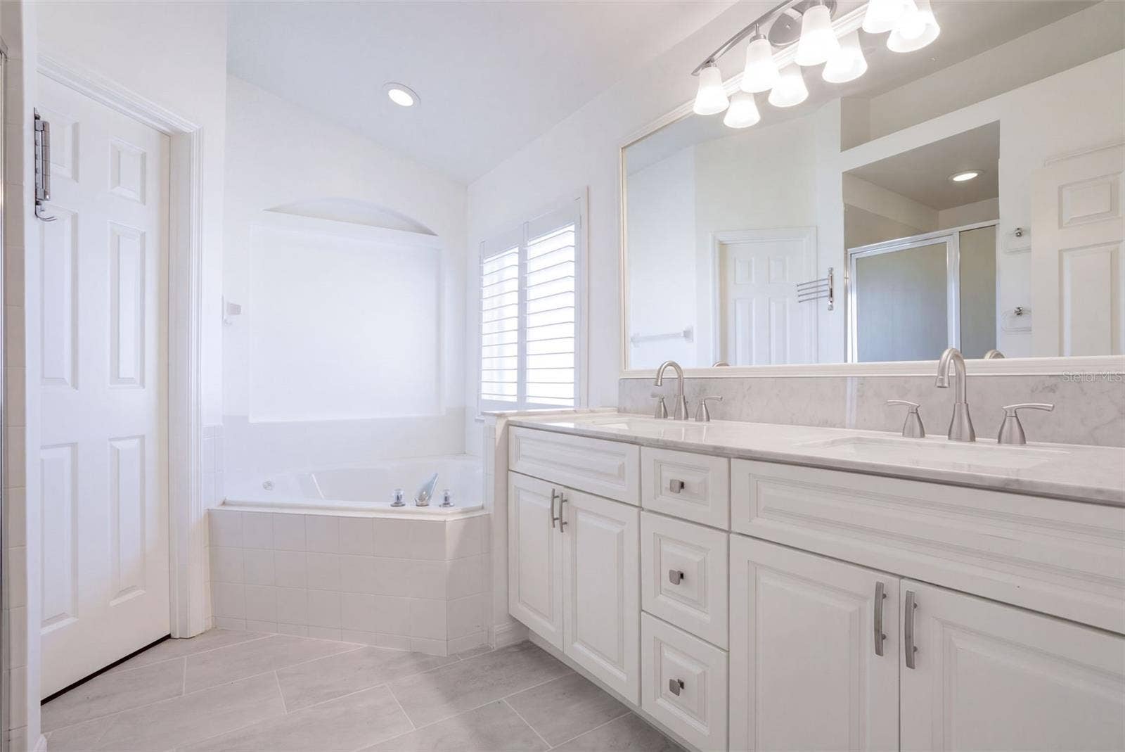 Primary Bathroom w/ Soaking Tub & Shower
