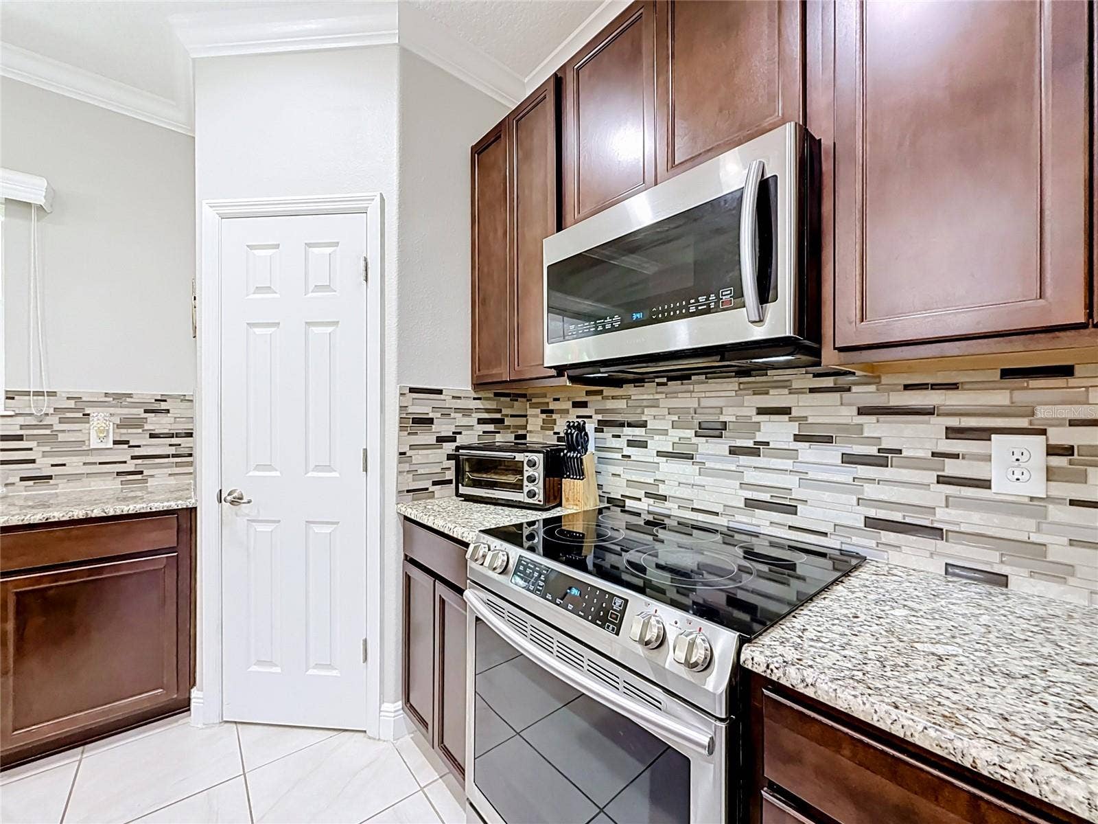 8460 MAGNIFICENT LANE, Groveland, FL 34736