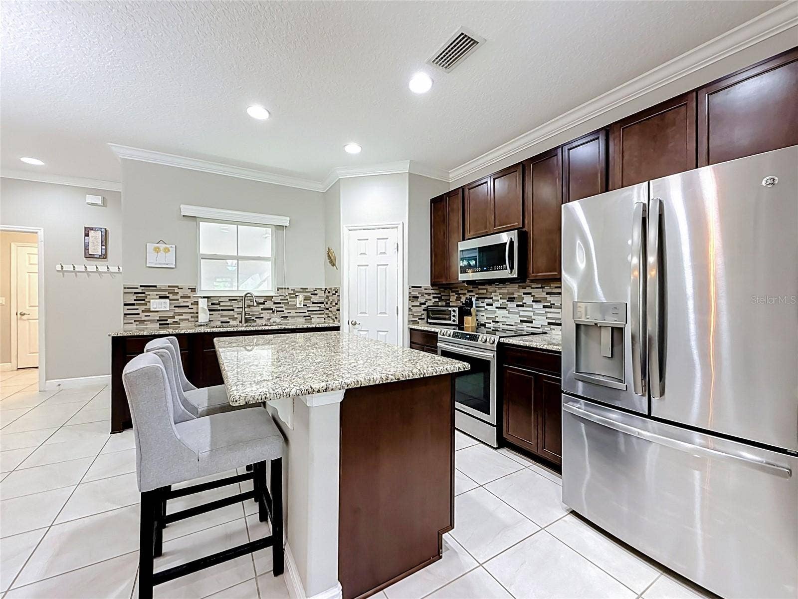 8460 MAGNIFICENT LANE, Groveland, FL 34736