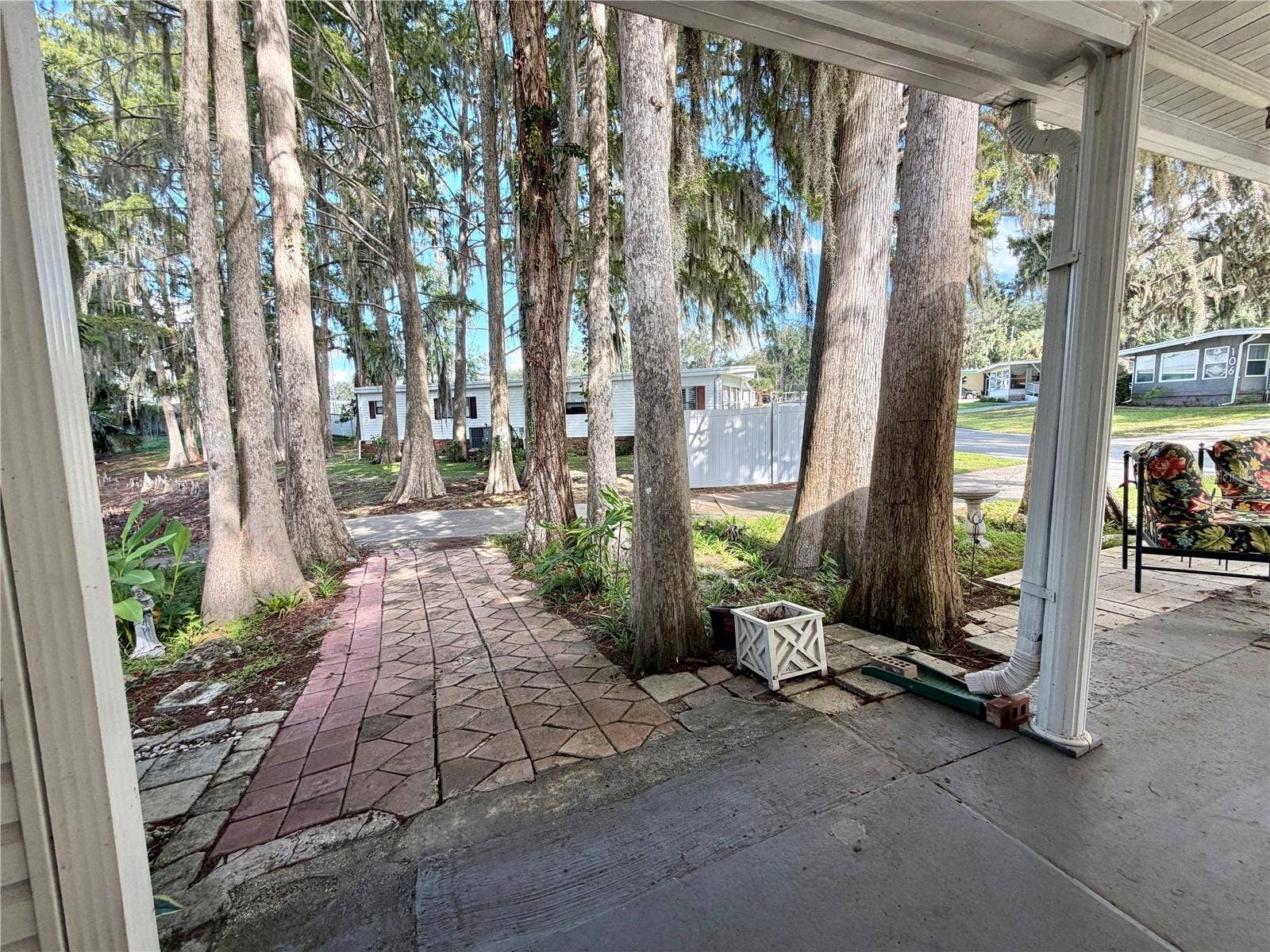 107 ROYAL PALM DRIVE, Leesburg, FL 34748